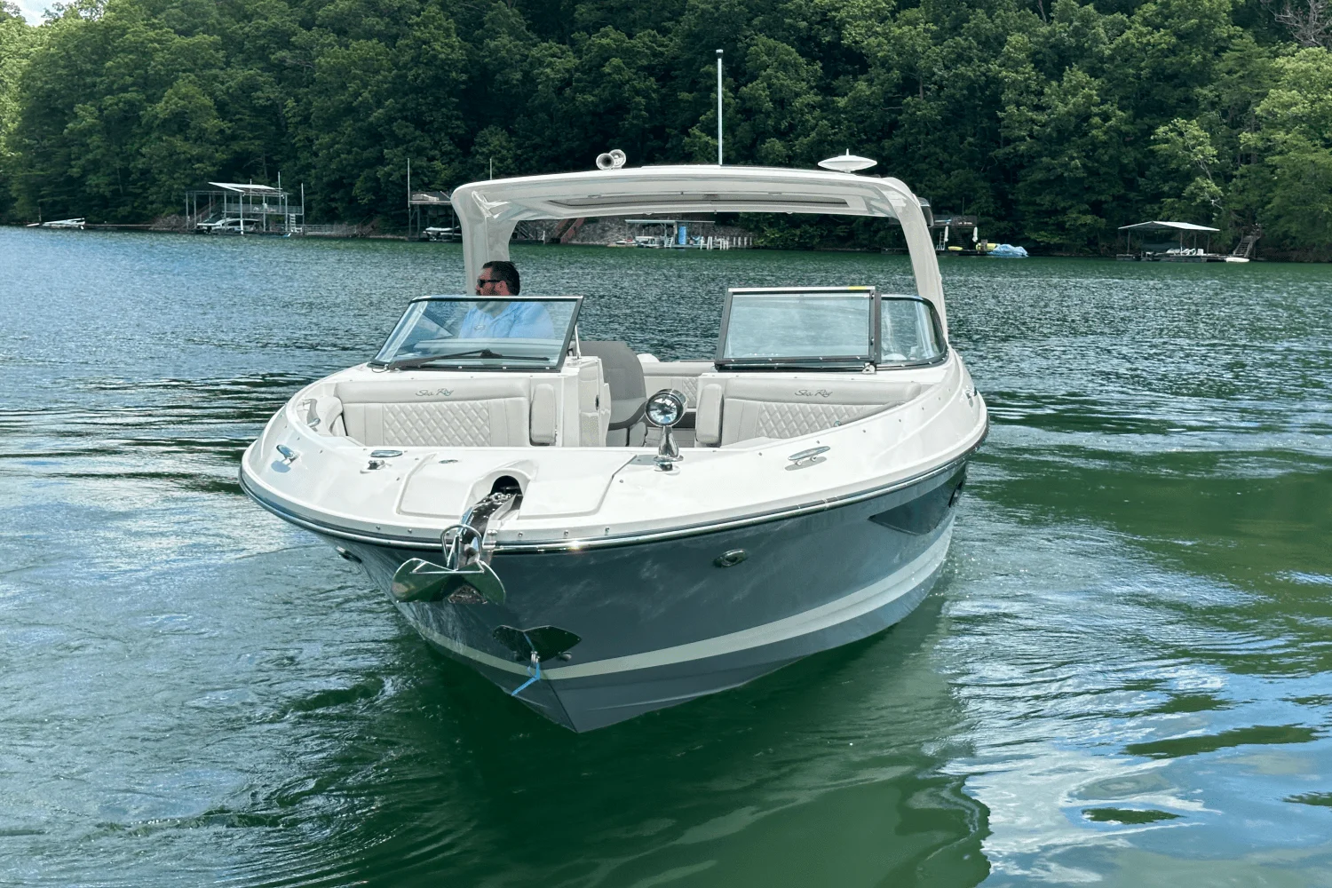 2026 Sea Ray SLX 350 Image Thumbnail #4