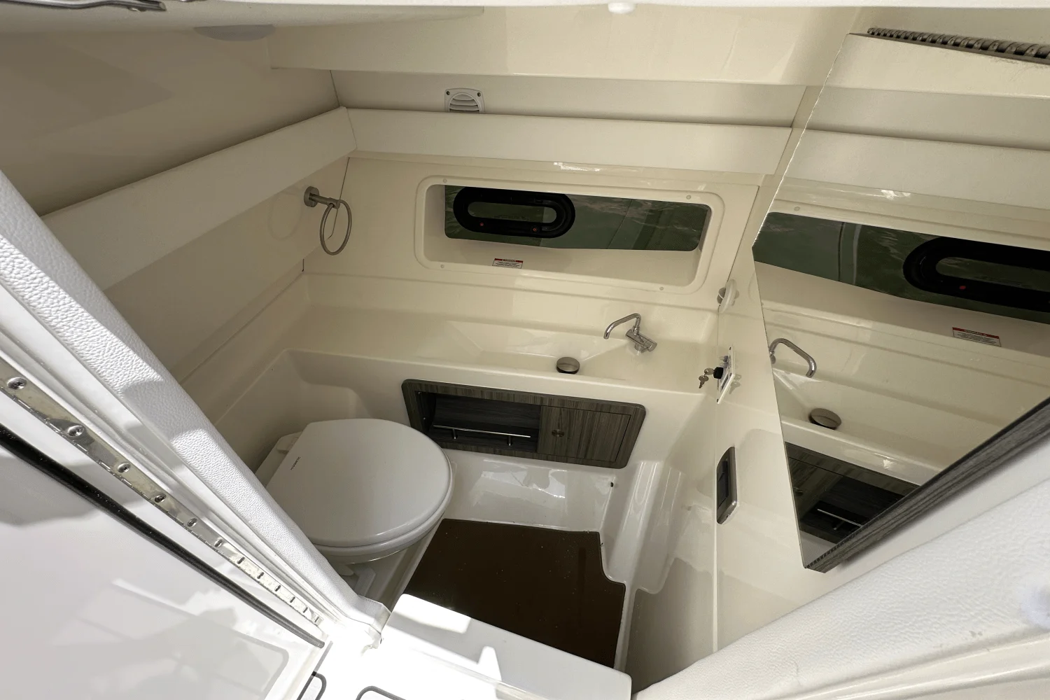 2026 Sea Ray SLX 350 Image Thumbnail #26