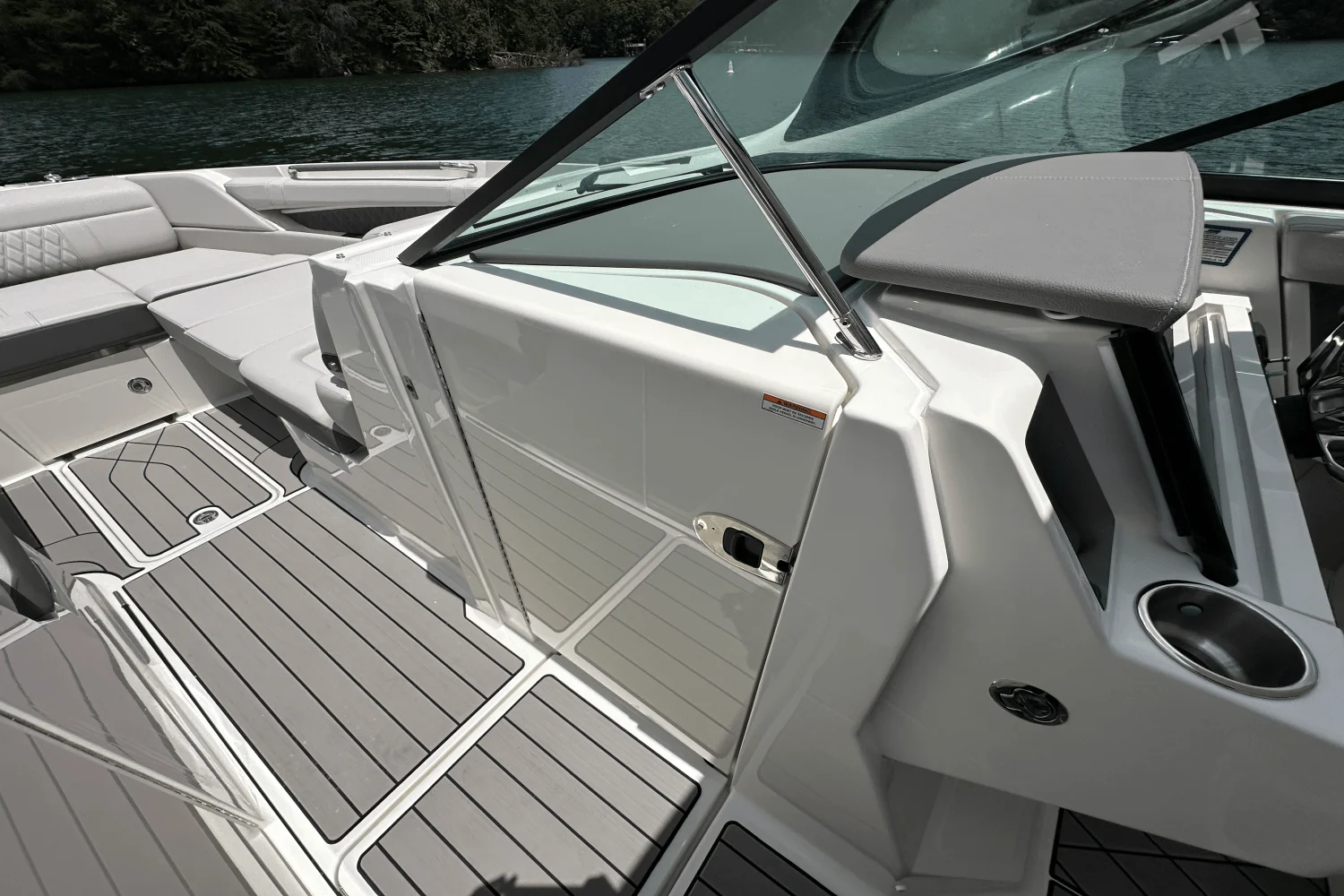 2026 Sea Ray SLX 350 Image Thumbnail #25