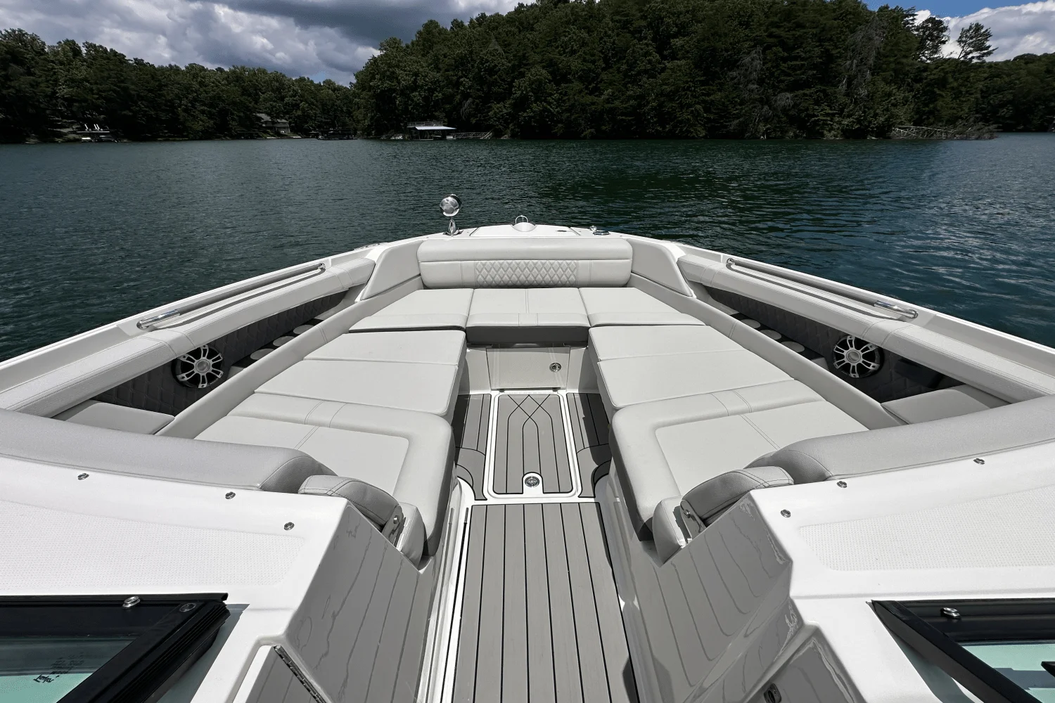 2026 Sea Ray SLX 350 Image Thumbnail #27