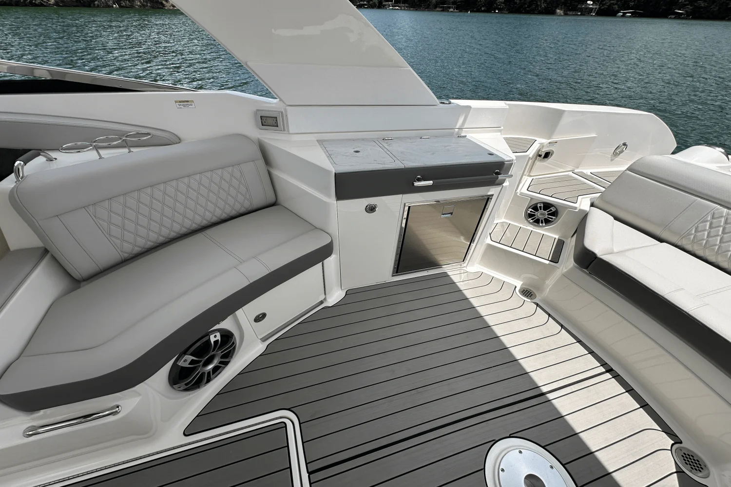 2026 Sea Ray SLX 350 Image Thumbnail #41