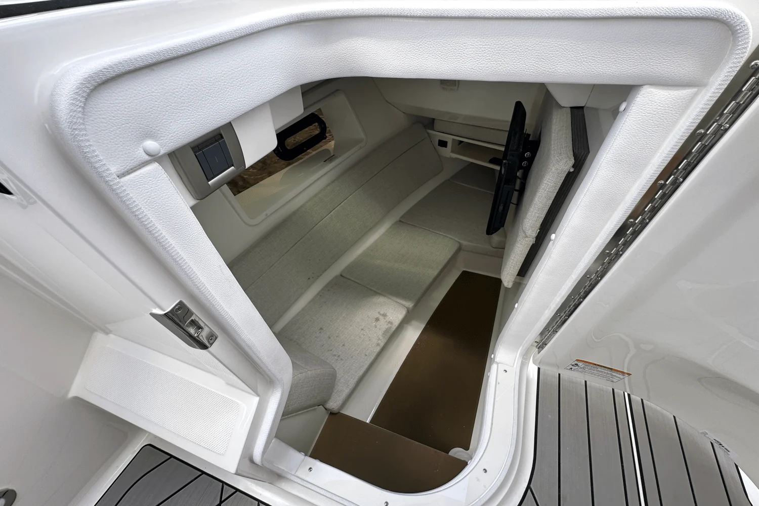 2026 Sea Ray SLX 350 Image Thumbnail #32