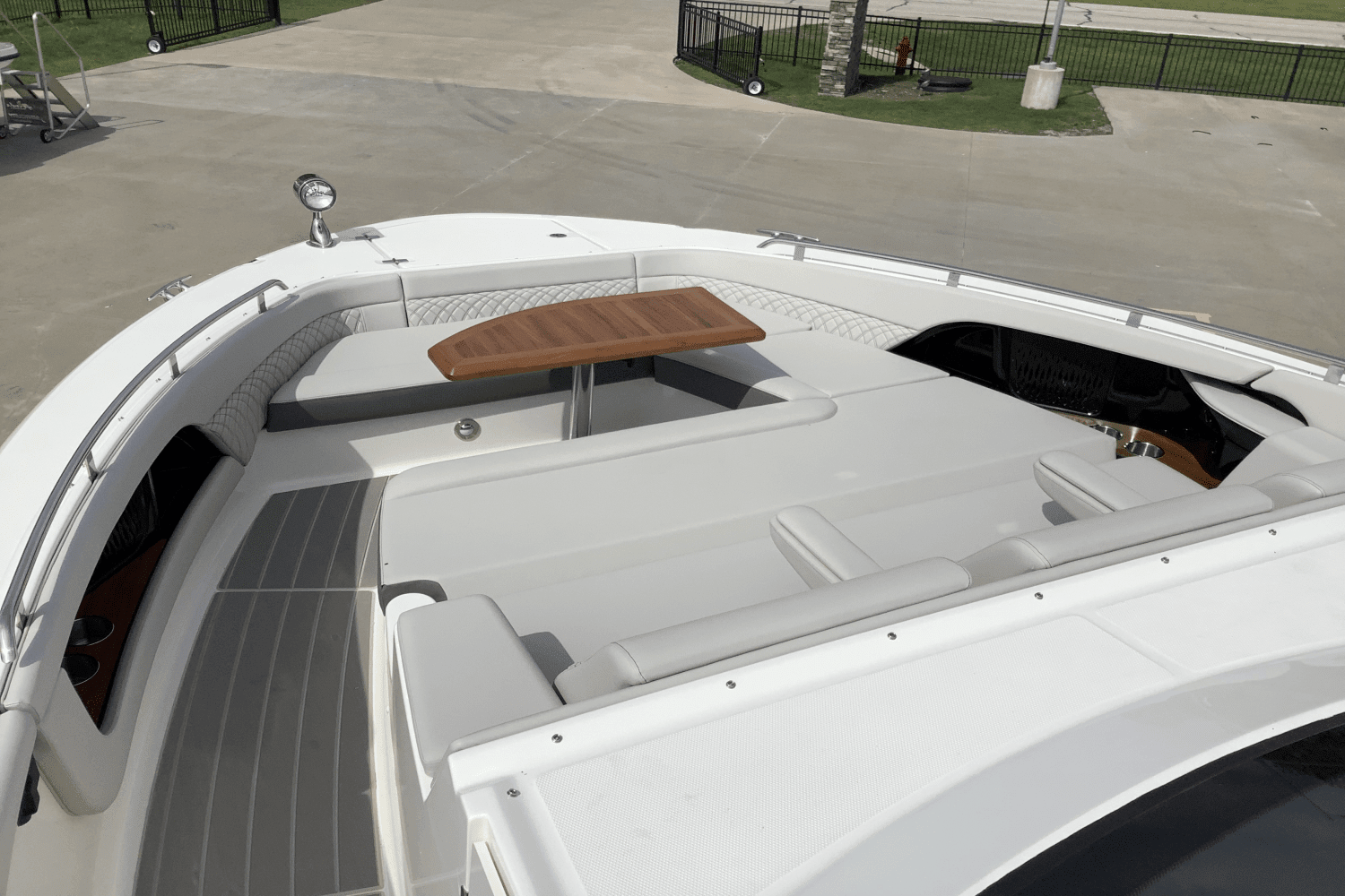 2025 Sea Ray Sundancer 370 Image Thumbnail #9