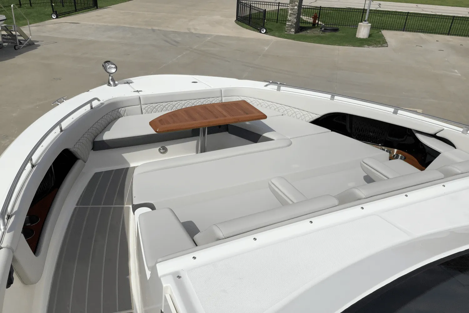 2025 Sea Ray Sundancer 370 Image Thumbnail #9