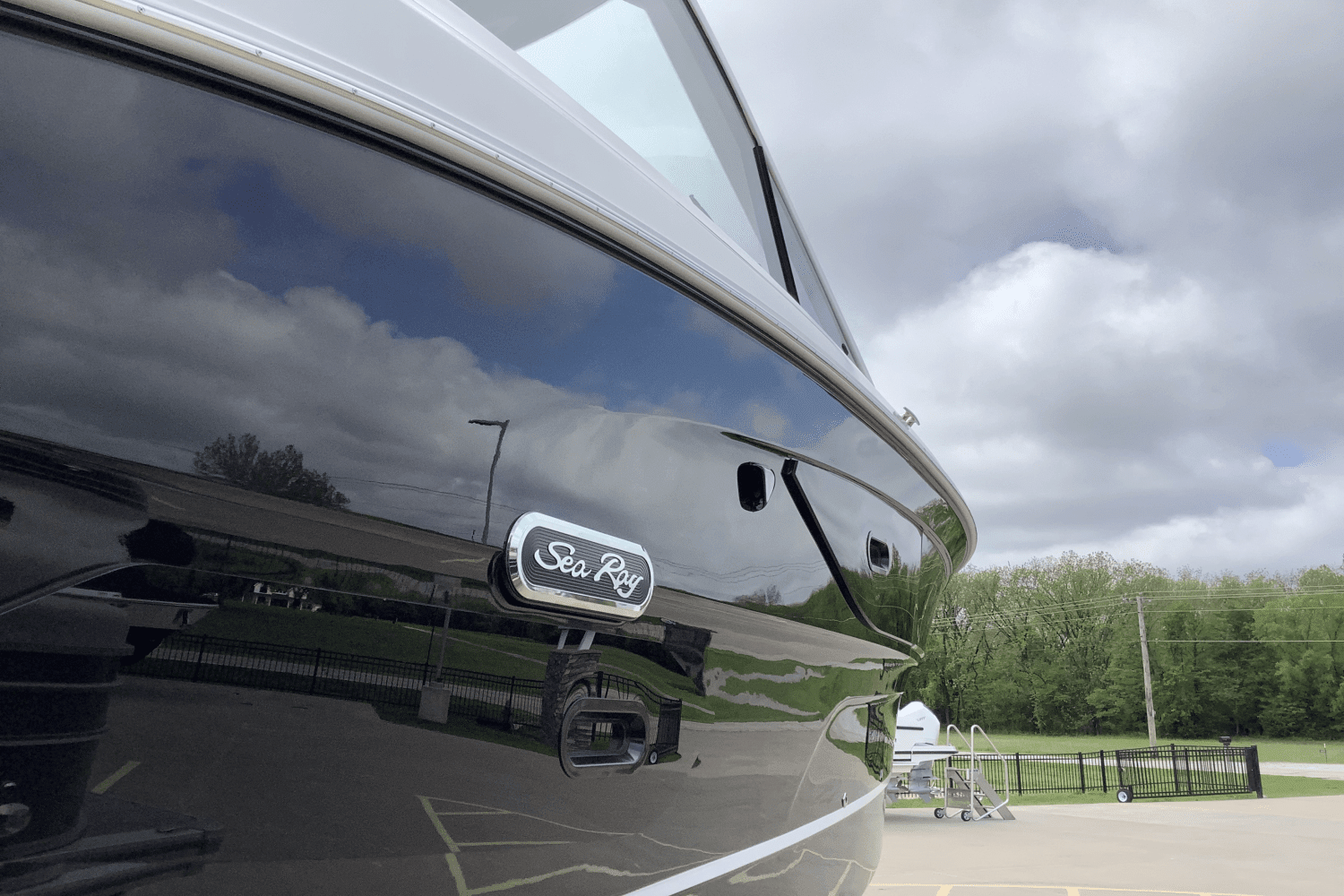 2025 Sea Ray Sundancer 370 Image Thumbnail #1