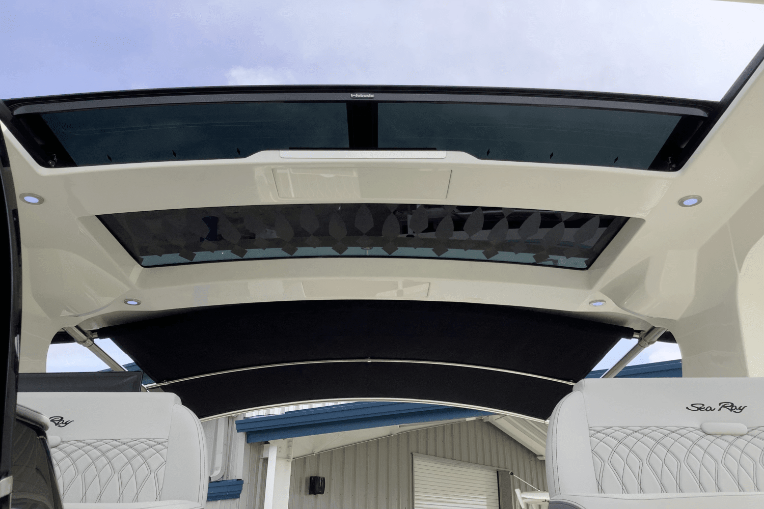 2025 Sea Ray Sundancer 370 Image Thumbnail #25