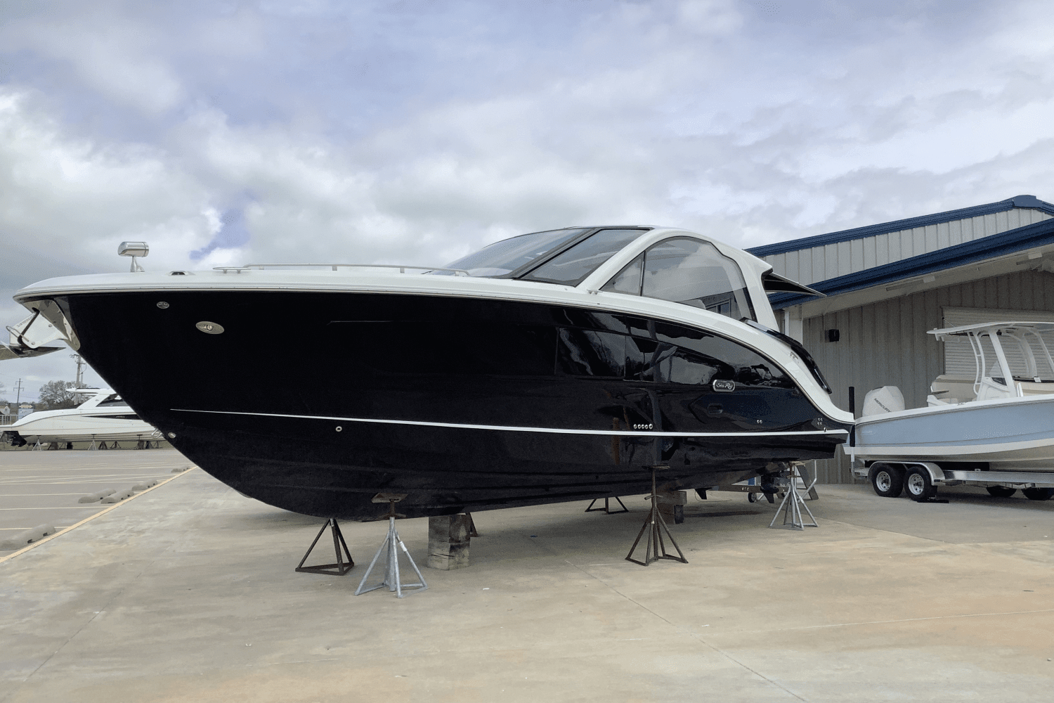 2025 Sea Ray Sundancer 370 Image Thumbnail #2