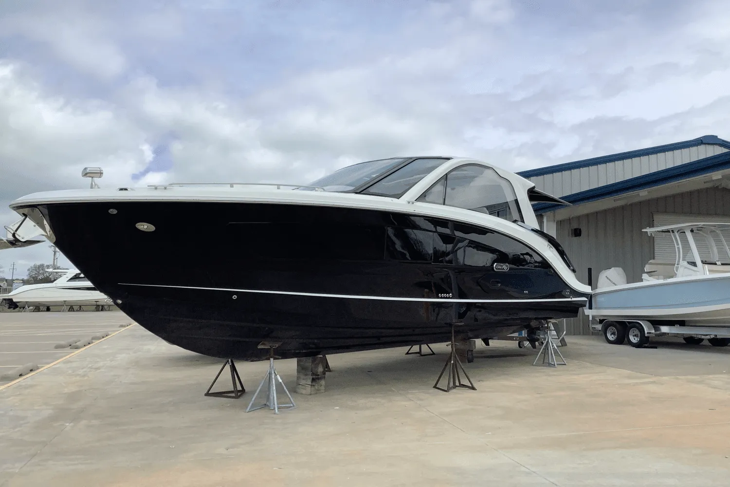 2025 Sea Ray Sundancer 370 Image Thumbnail #1