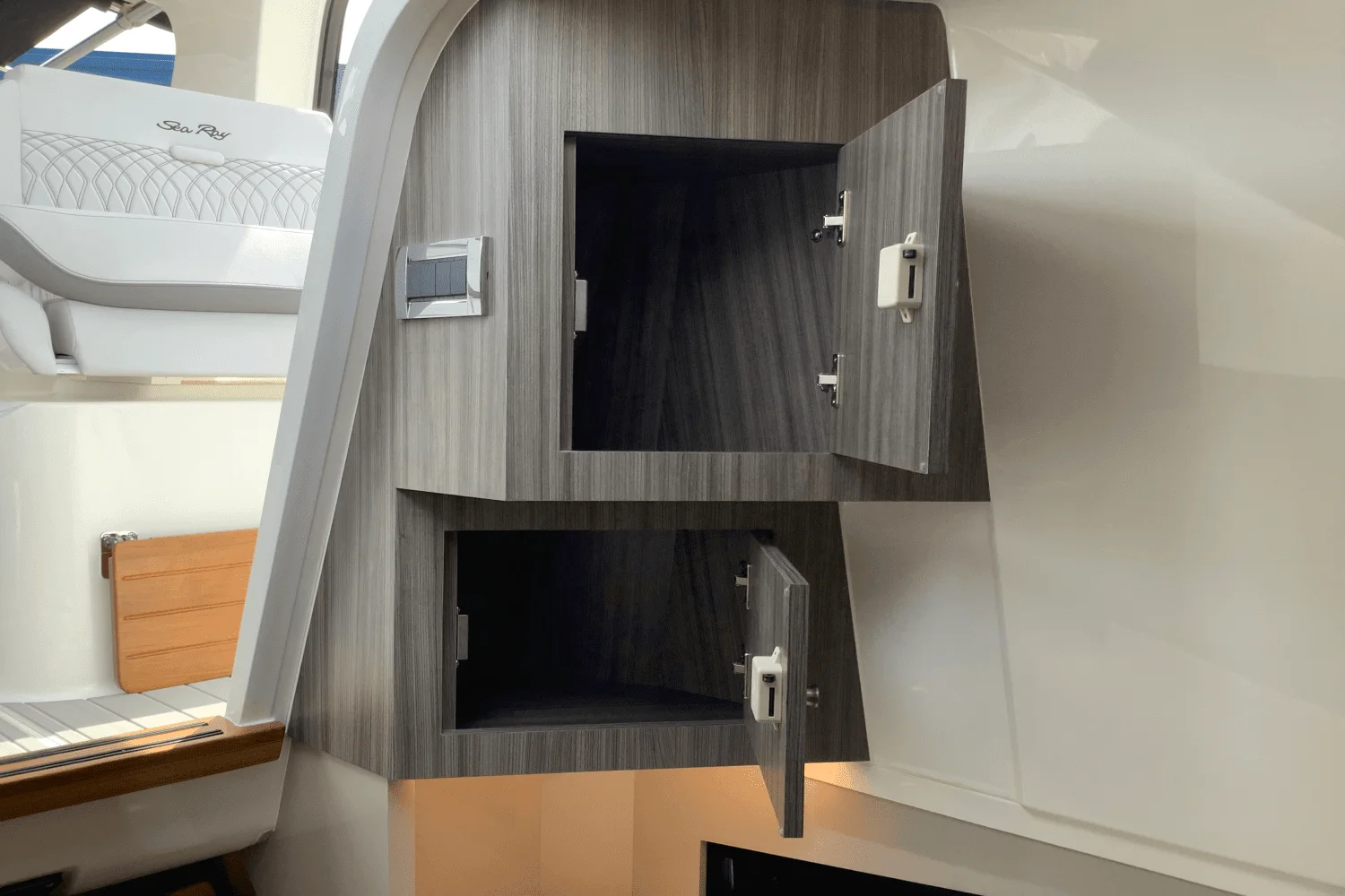 2025 Sea Ray Sundancer 370 Image Thumbnail #48