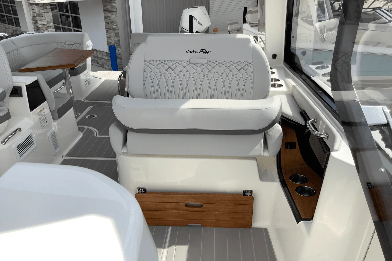 2025 Sea Ray Sundancer 370 Image Thumbnail #28