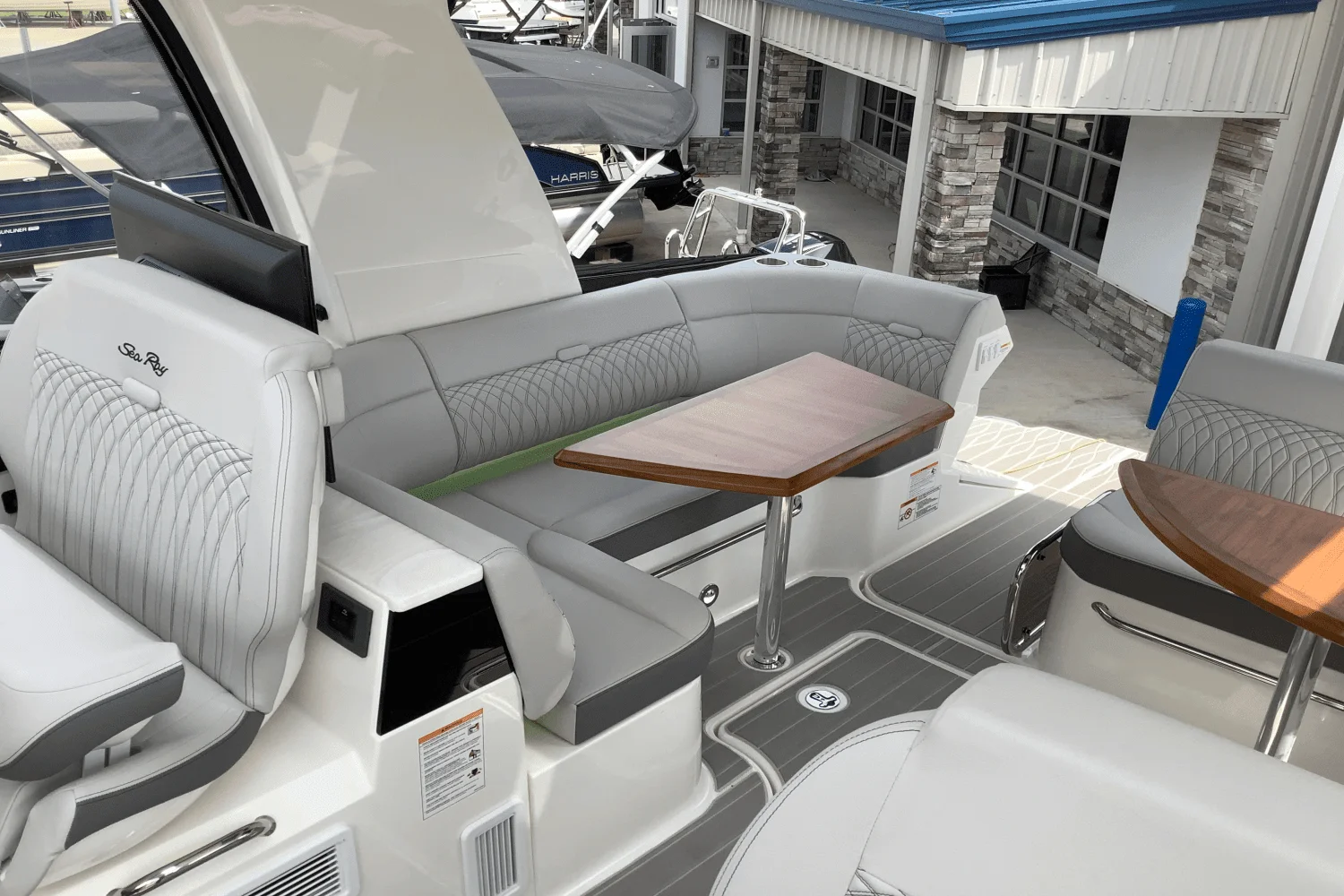2025 Sea Ray Sundancer 370 Image Thumbnail #29