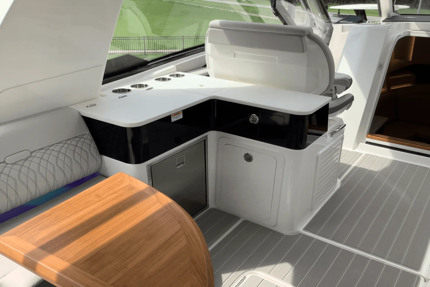 2025 Sea Ray Sundancer 370 Image Thumbnail #31