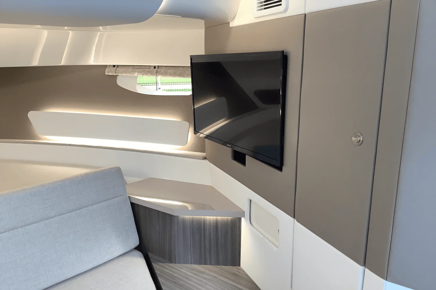 2025 Sea Ray Sundancer 370 Image Thumbnail #50