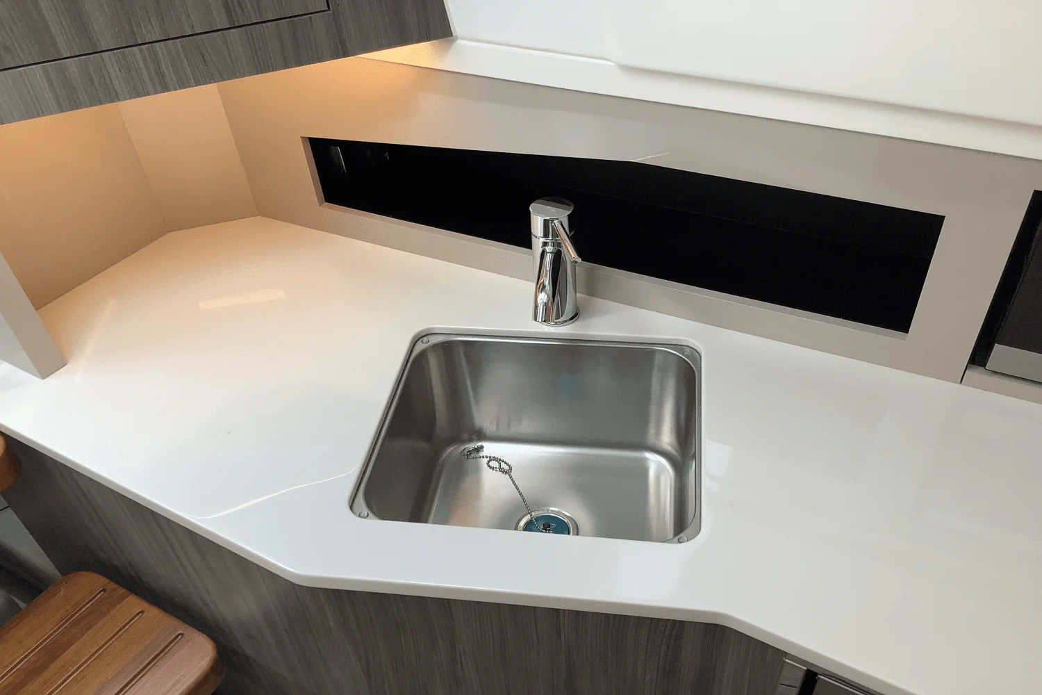 2025 Sea Ray Sundancer 370 Image Thumbnail #47