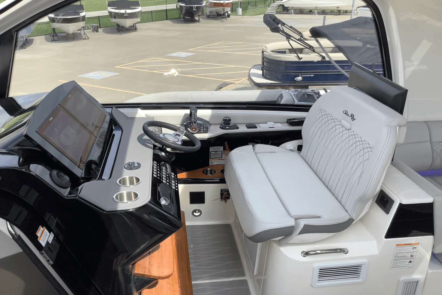 2025 Sea Ray Sundancer 370 Image Thumbnail #18