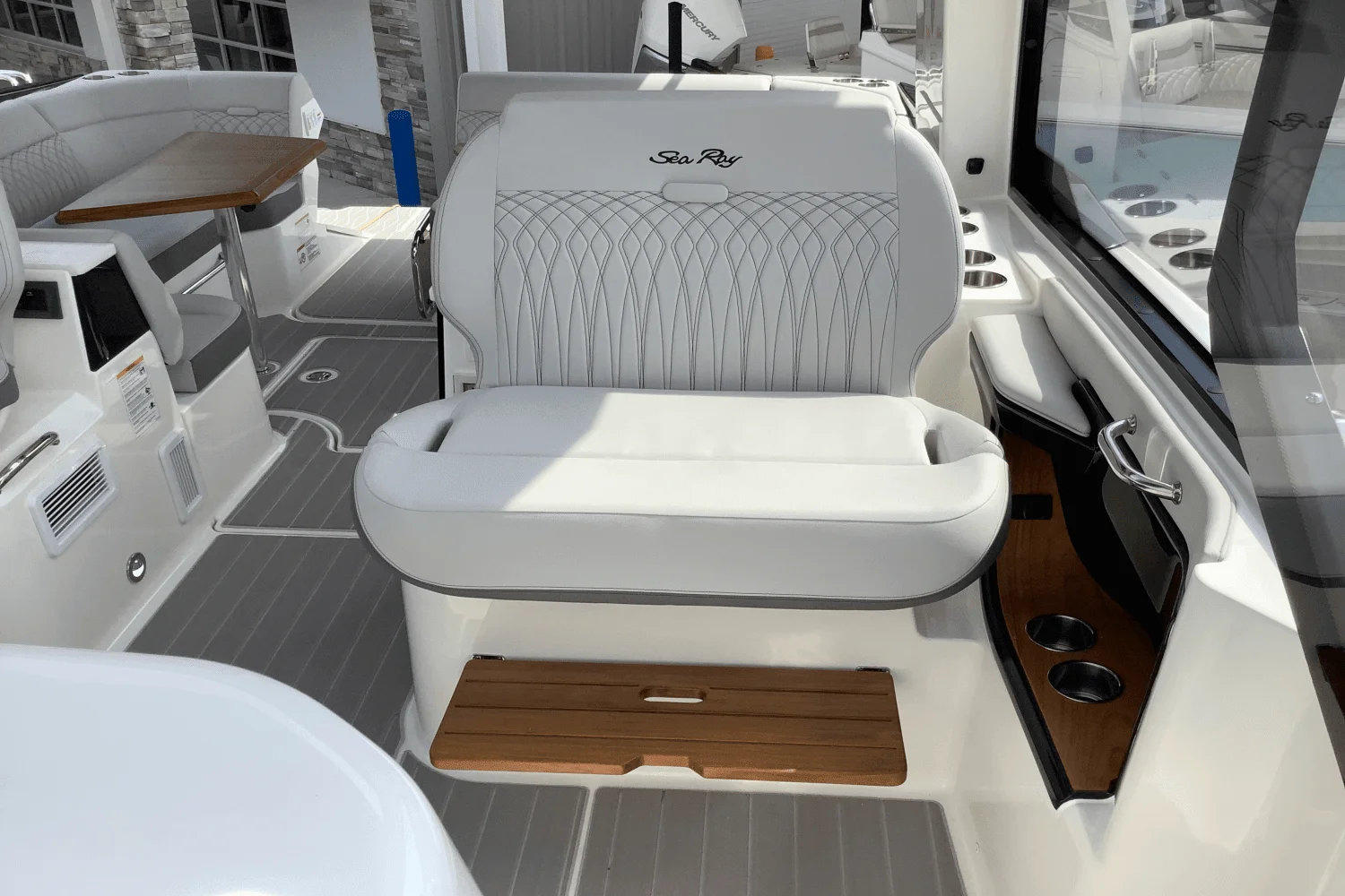 2025 Sea Ray Sundancer 370 Image Thumbnail #27