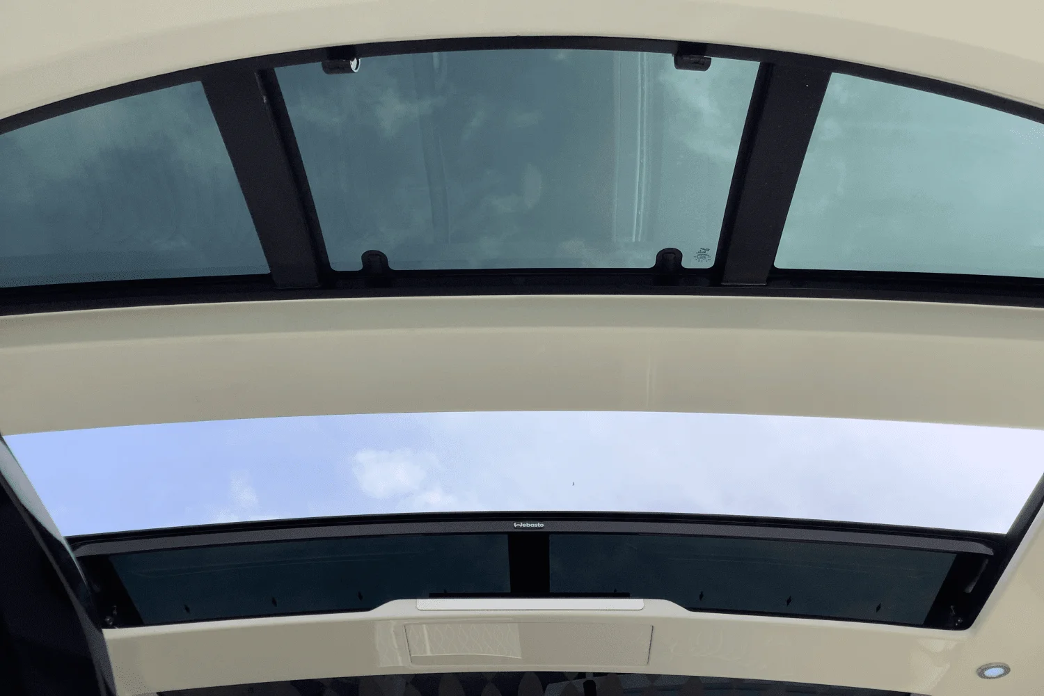 2025 Sea Ray Sundancer 370 Image Thumbnail #26