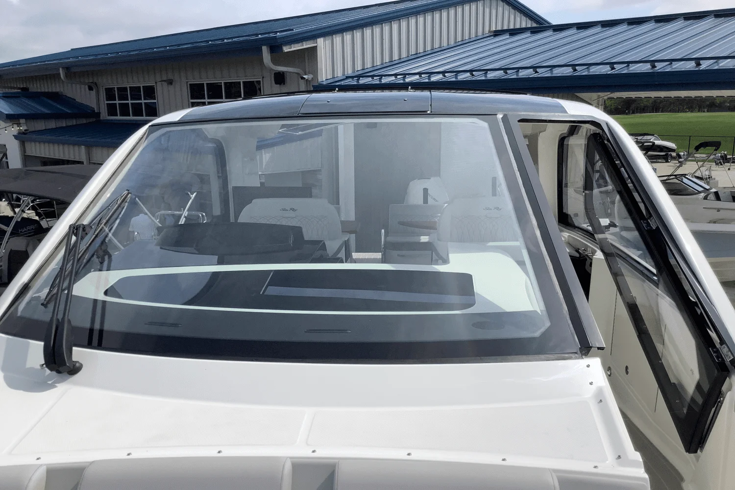 2025 Sea Ray Sundancer 370 Image Thumbnail #16