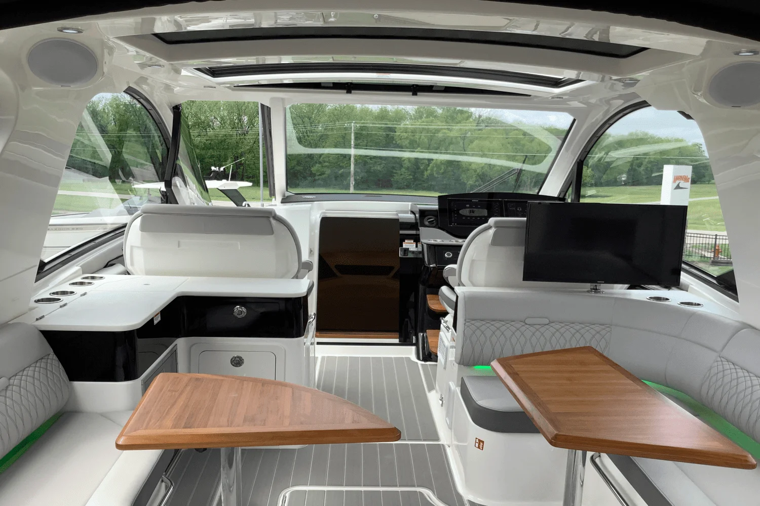 2025 Sea Ray Sundancer 370 Image Thumbnail #35