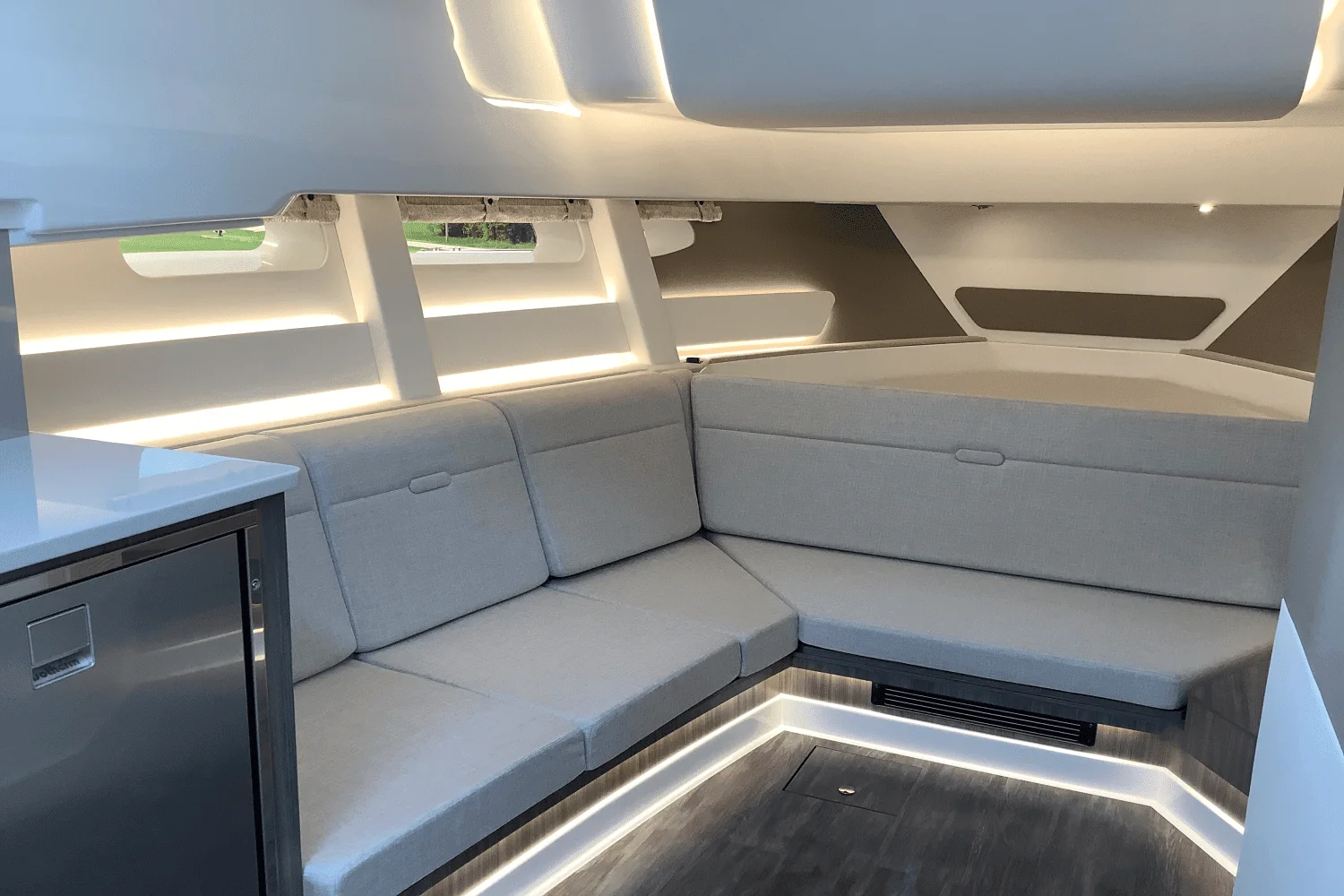 2025 Sea Ray Sundancer 370 Image Thumbnail #44