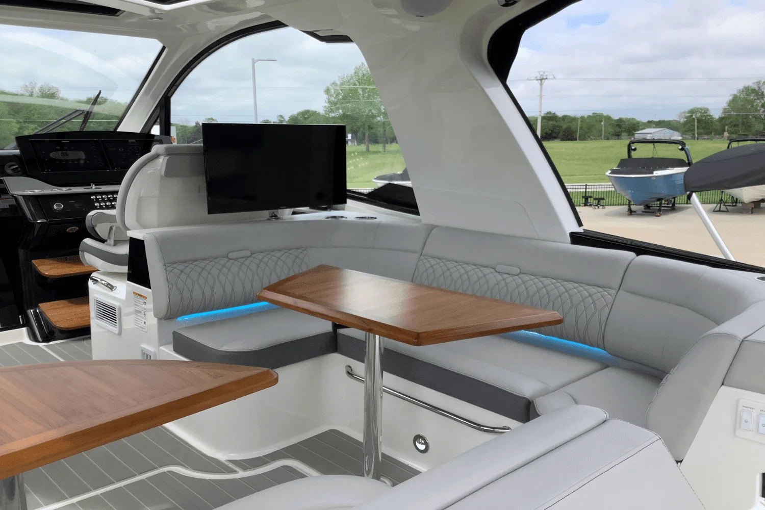 2025 Sea Ray Sundancer 370 Image Thumbnail #33