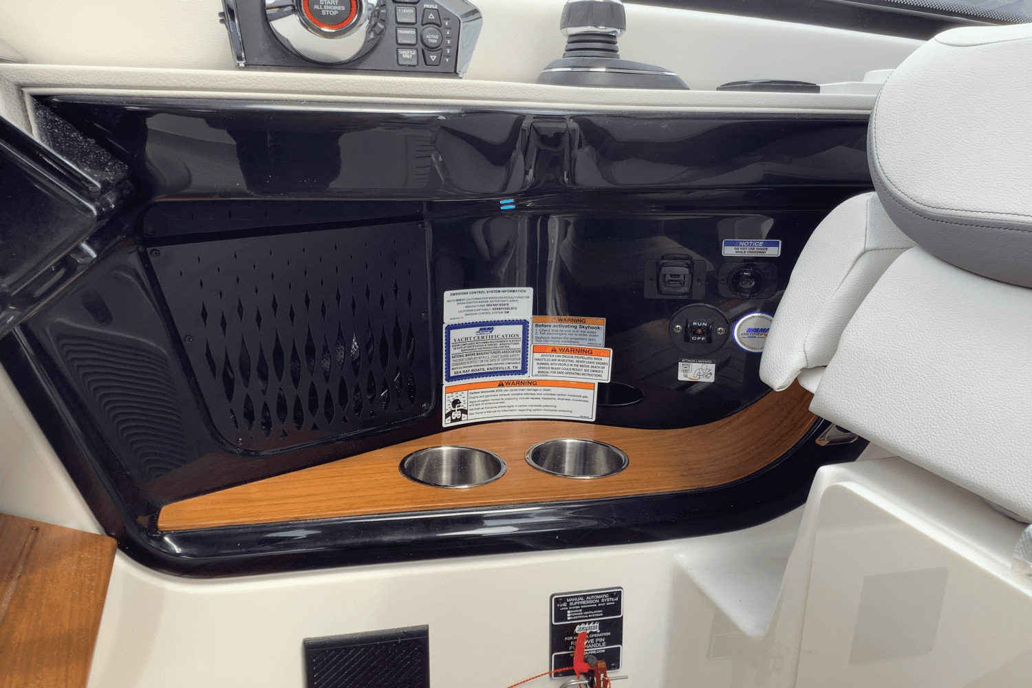 2025 Sea Ray Sundancer 370 Image Thumbnail #22