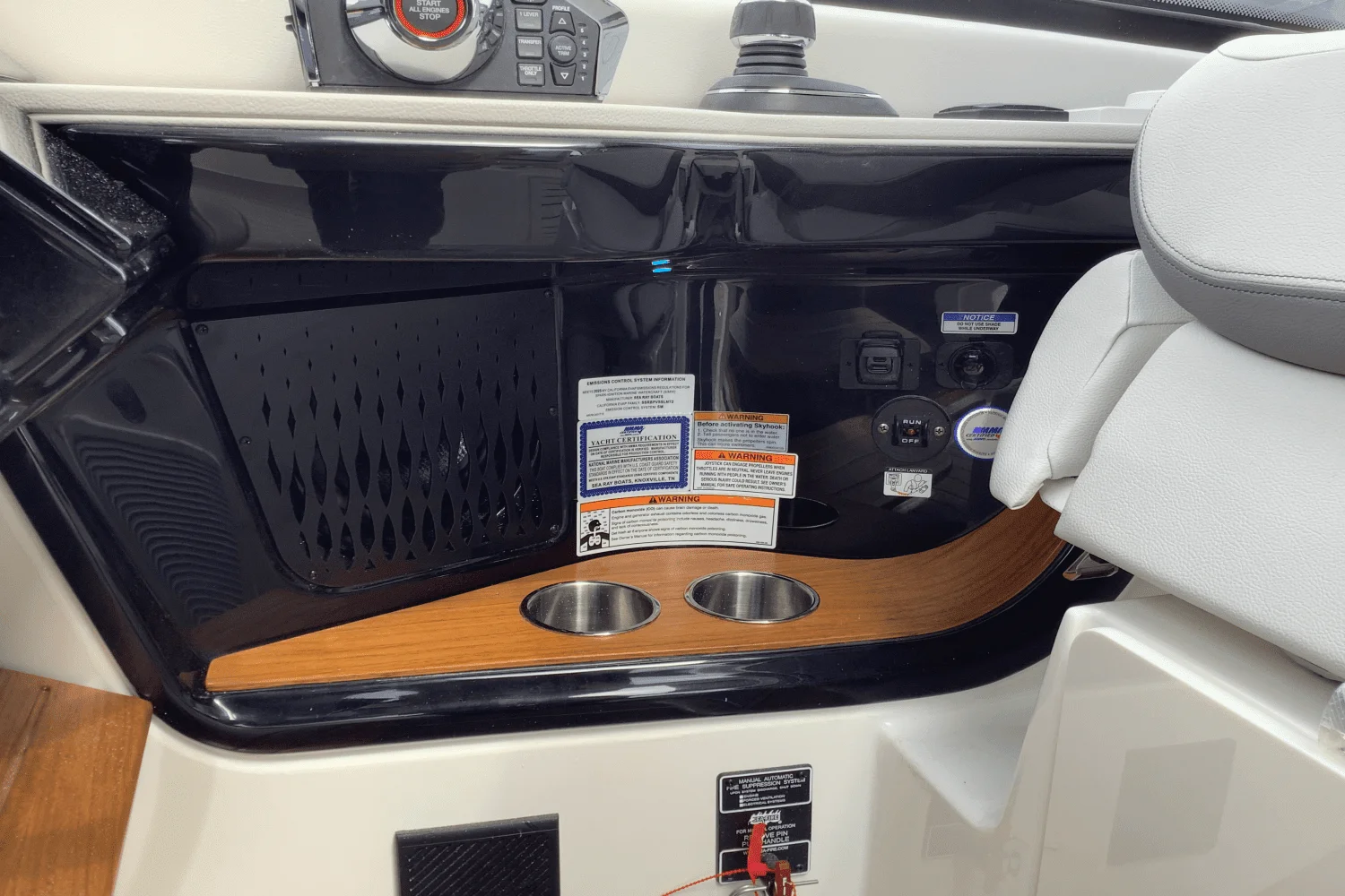 2025 Sea Ray Sundancer 370 Image Thumbnail #22