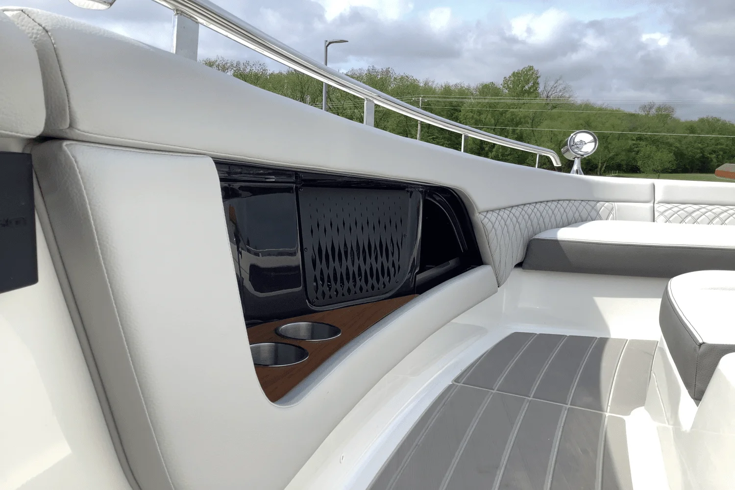 2025 Sea Ray Sundancer 370 Image Thumbnail #15