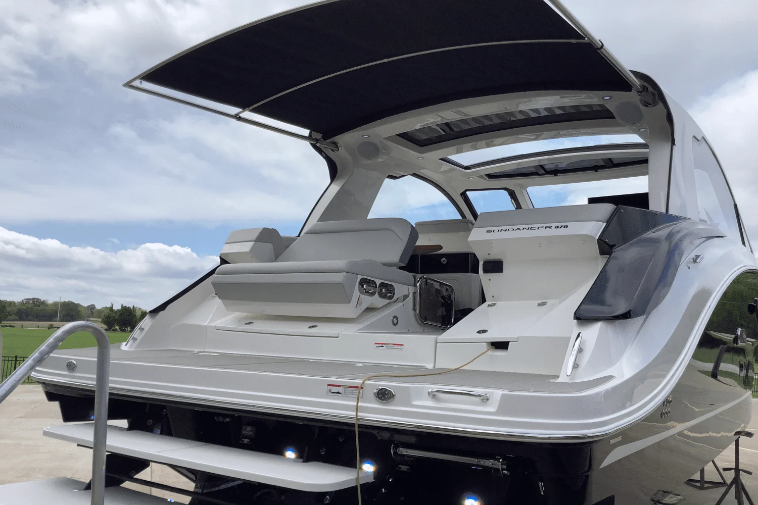 2025 Sea Ray Sundancer 370 Image Thumbnail #5