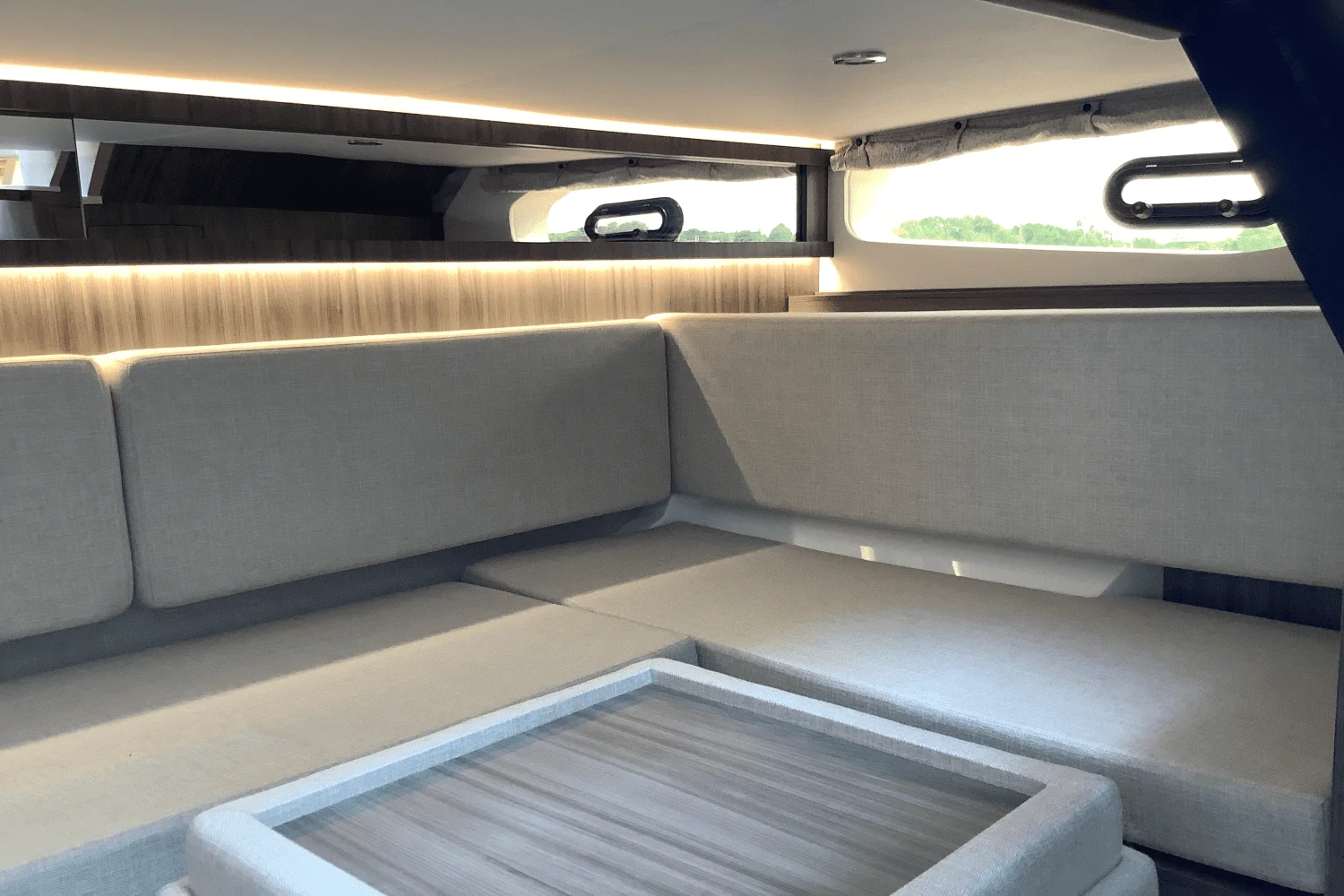 2025 Sea Ray Sundancer 370 Image Thumbnail #58