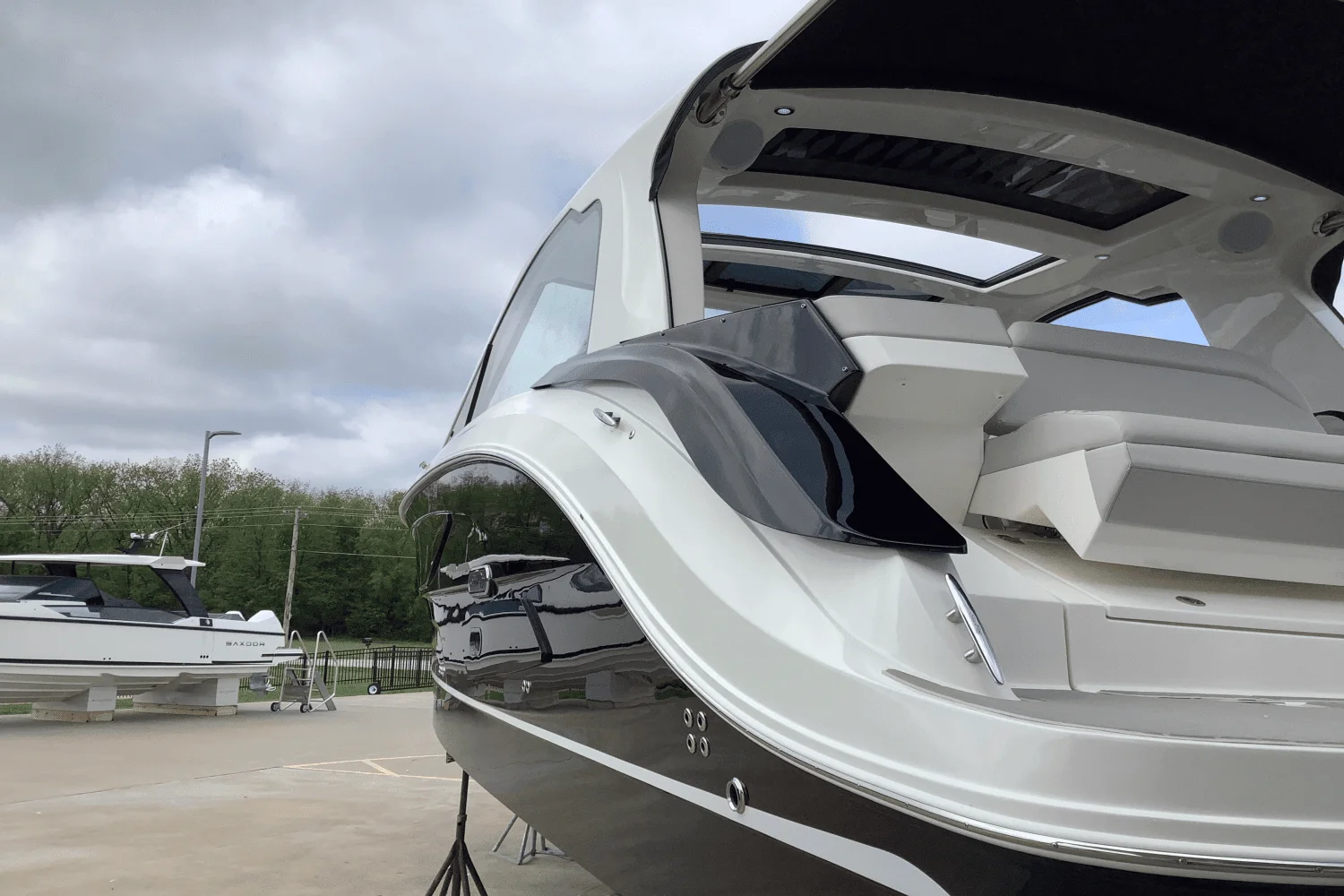 2025 Sea Ray Sundancer 370 Image Thumbnail #4