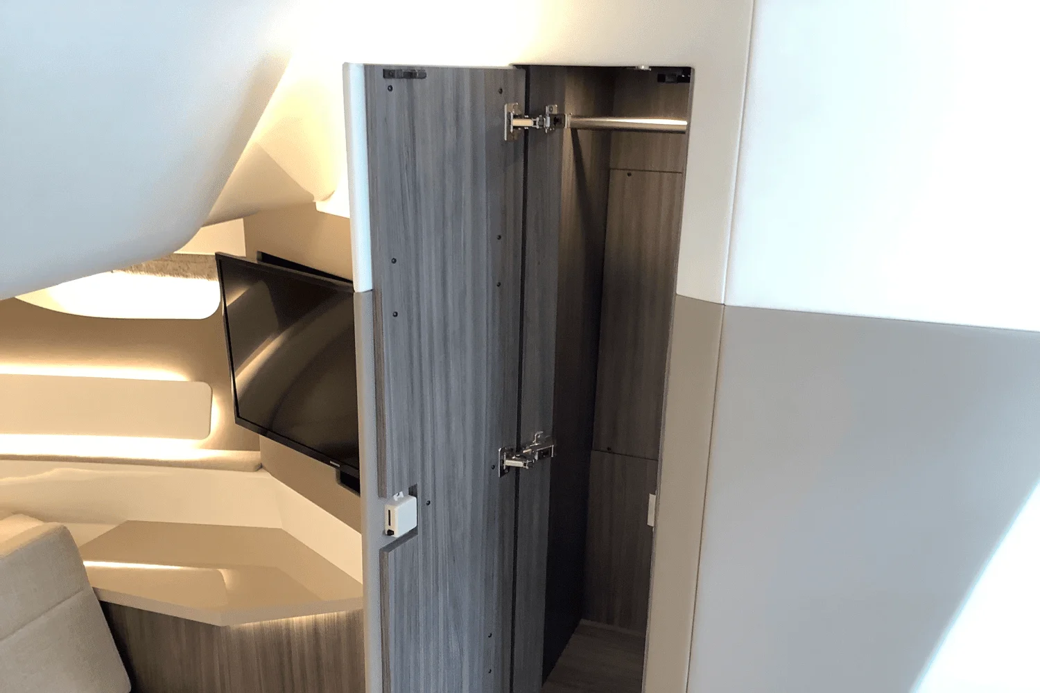 2025 Sea Ray Sundancer 370 Image Thumbnail #51