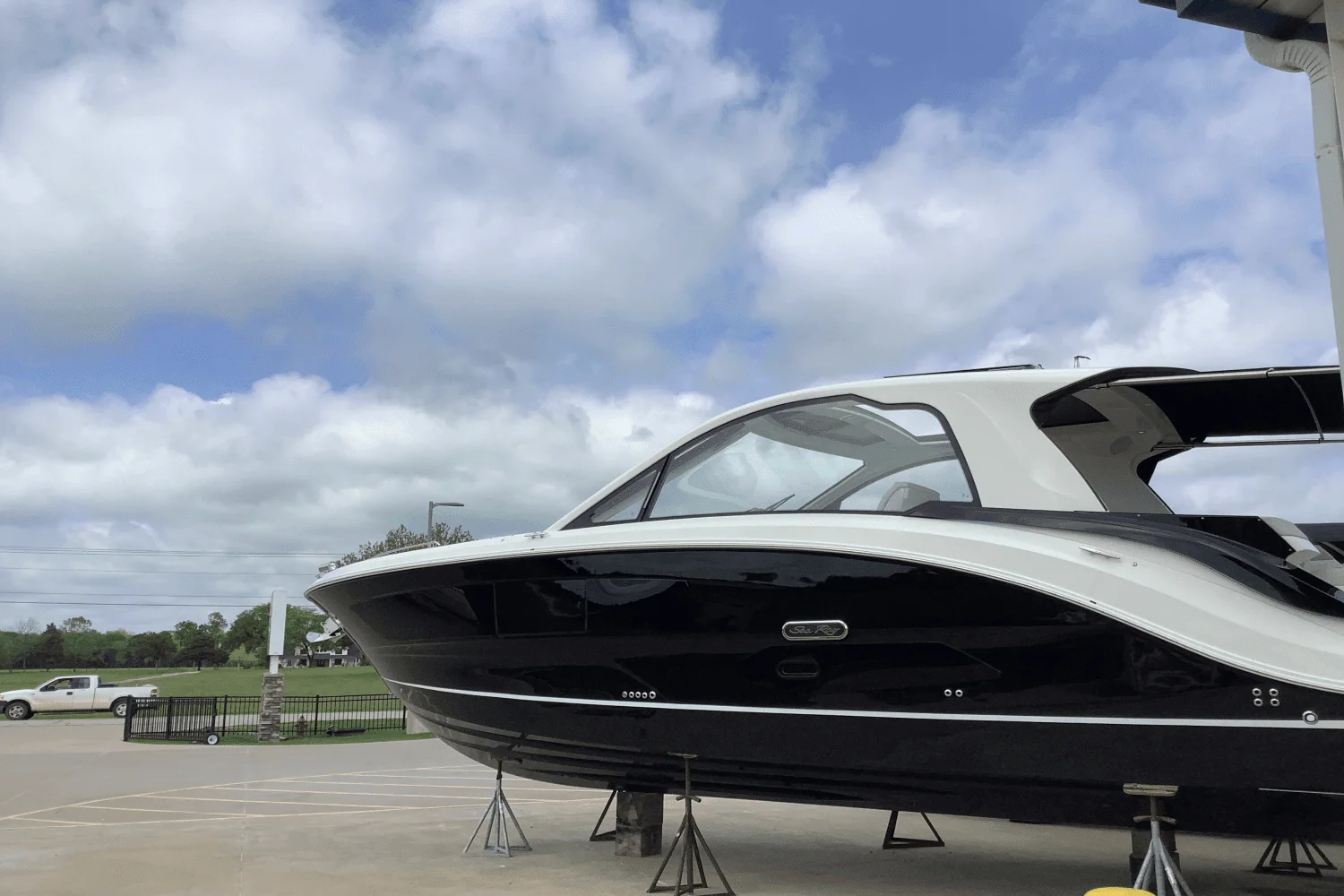 2025 Sea Ray Sundancer 370 Image Thumbnail #3