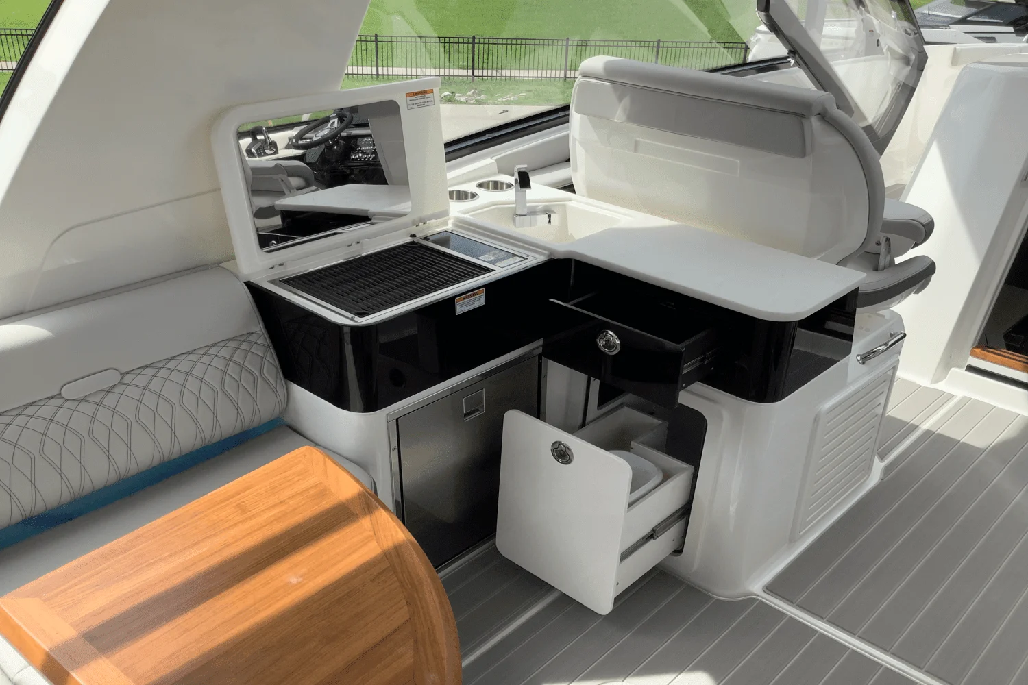 2025 Sea Ray Sundancer 370 Image Thumbnail #32