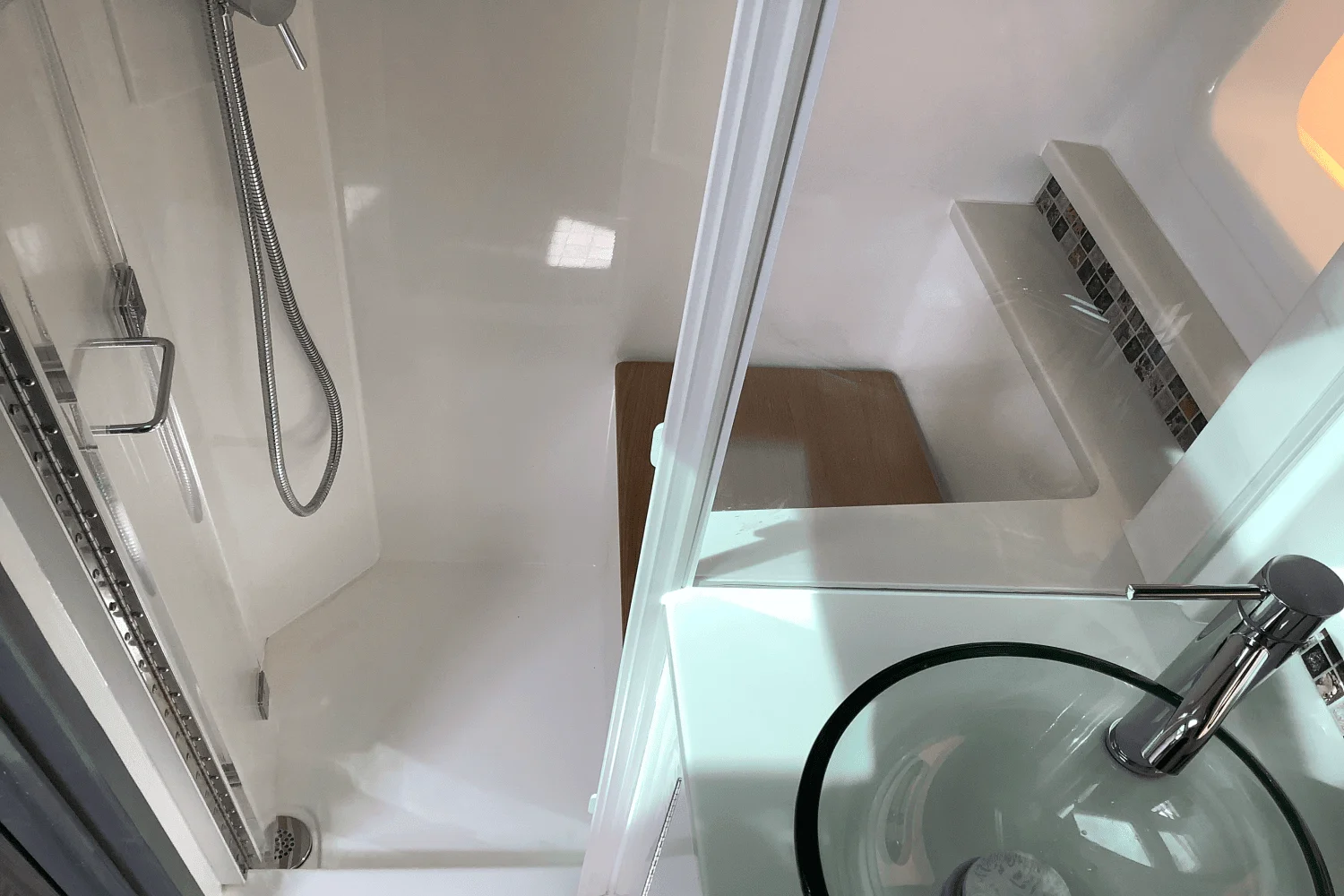 2025 Sea Ray Sundancer 370 Image Thumbnail #55