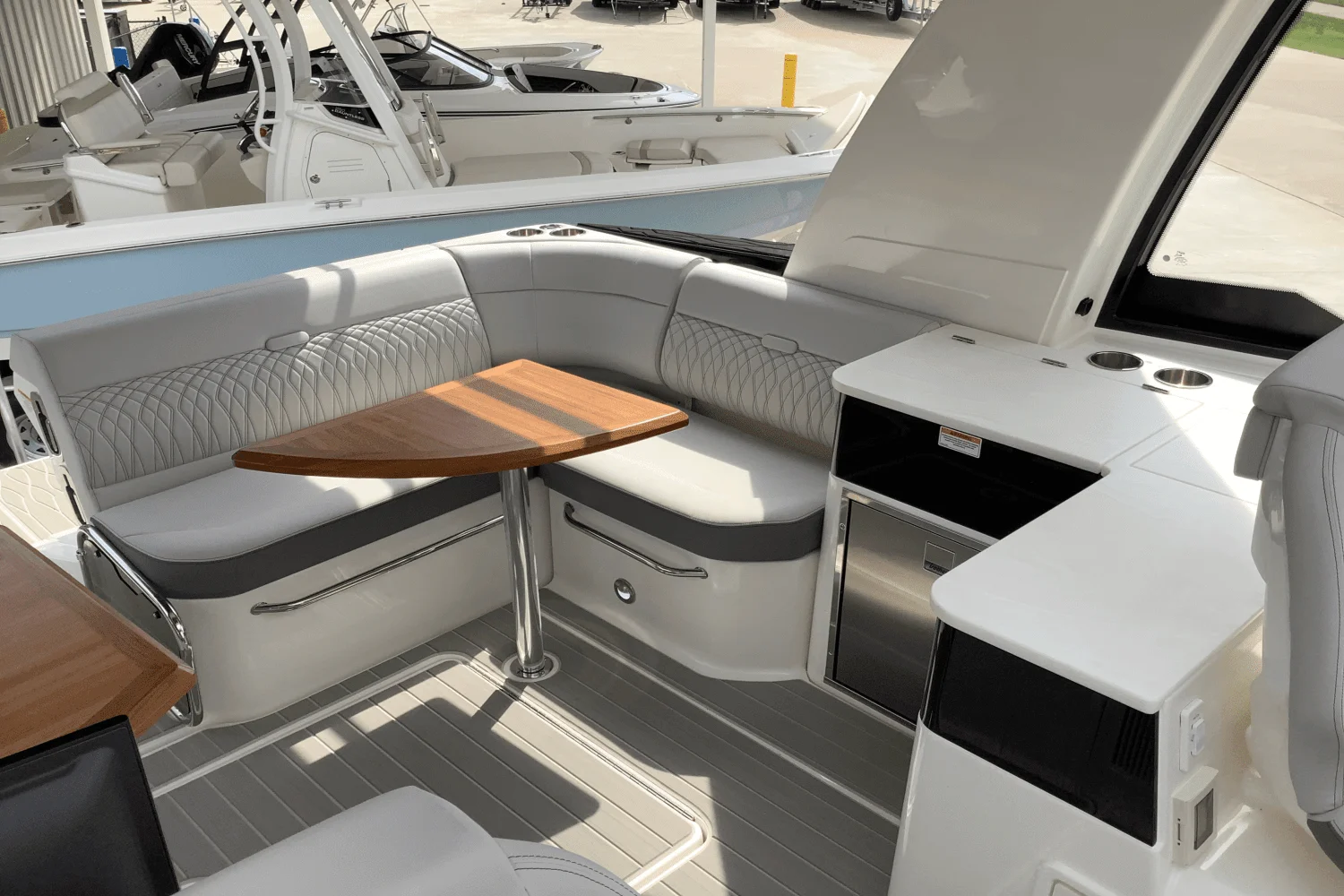 2025 Sea Ray Sundancer 370 Image Thumbnail #30
