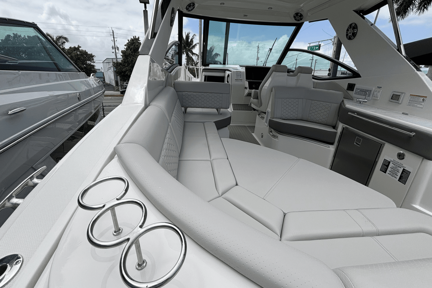 2025 Sea Ray Sundancer 320 Outboard Image Thumbnail #11