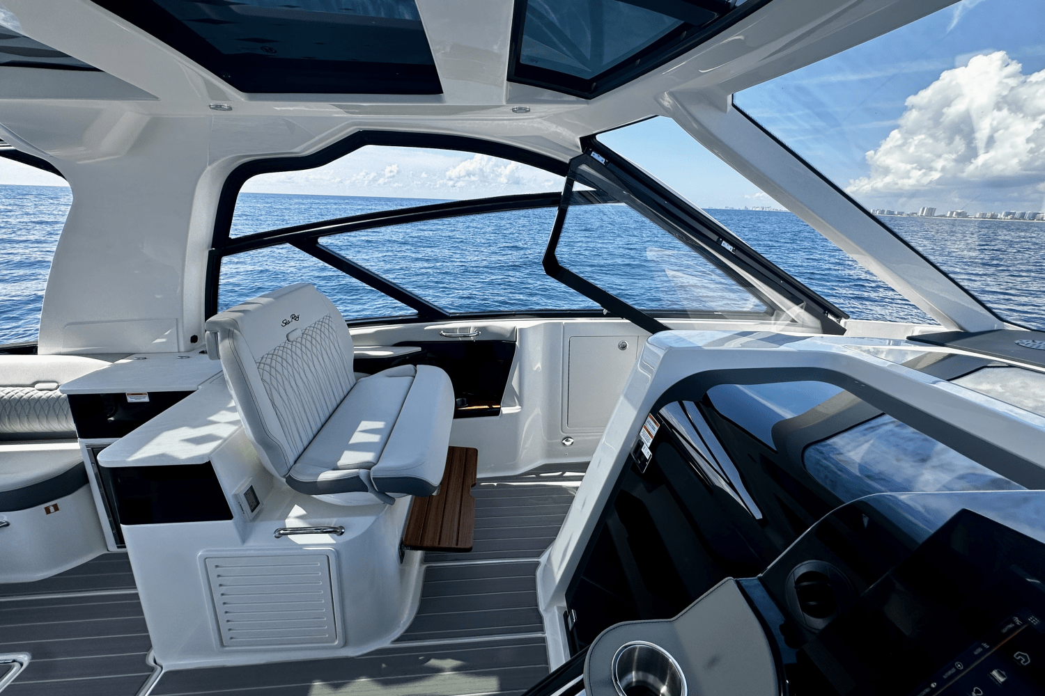 2025 Sea Ray Sundancer 370 Outboard Image Thumbnail #23