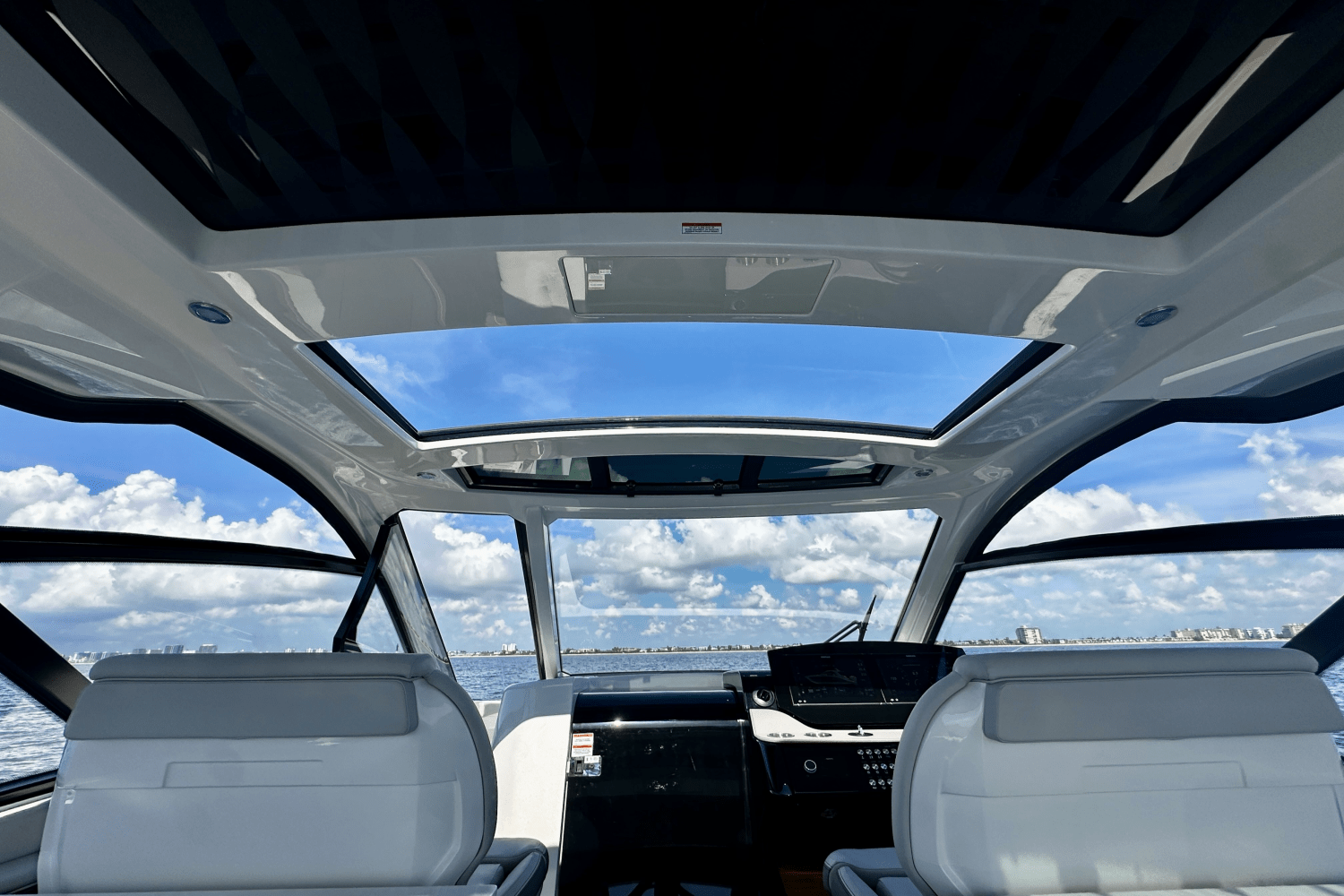 2025 Sea Ray Sundancer 370 Outboard Image Thumbnail #19