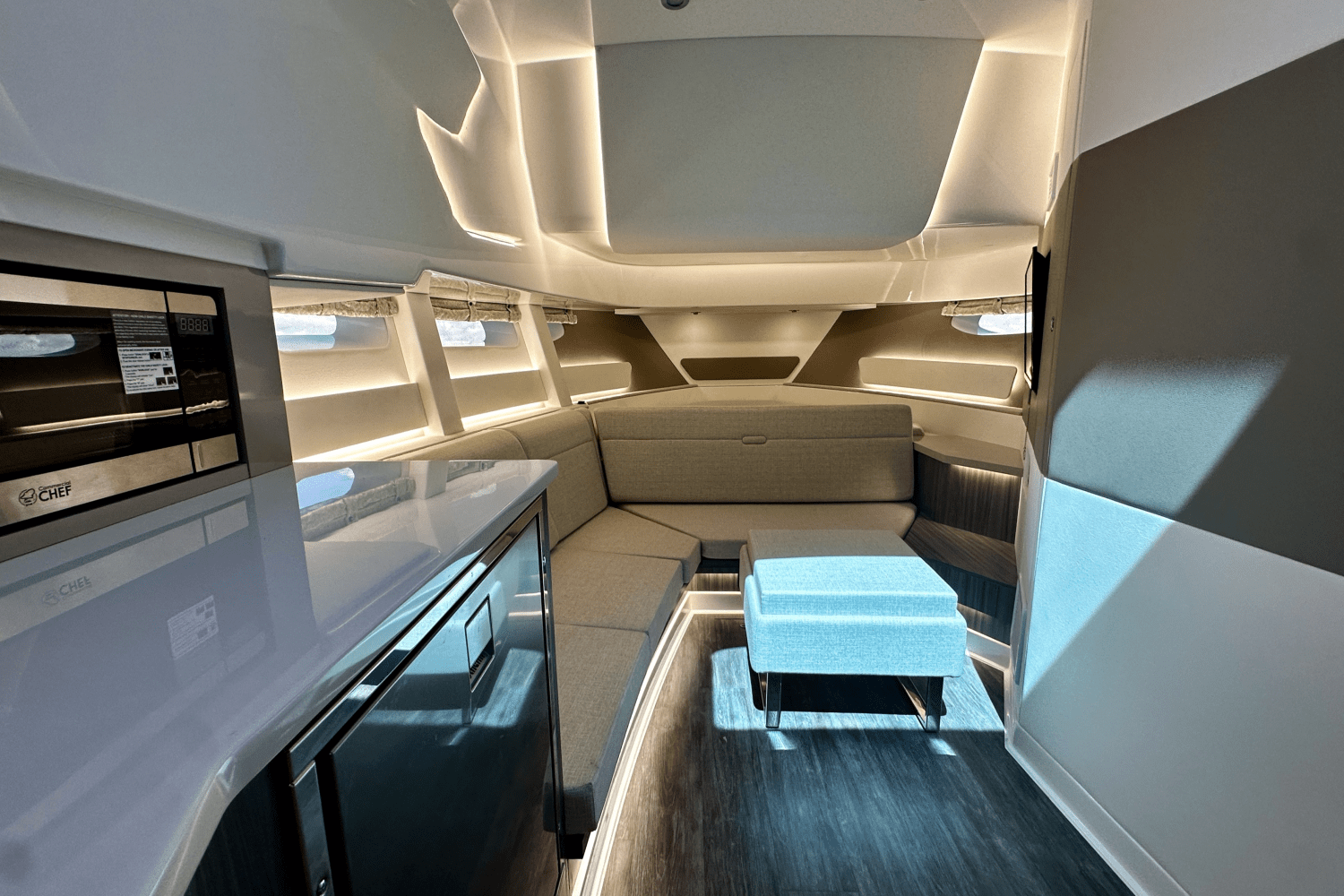 2025 Sea Ray Sundancer 370 Outboard Image Thumbnail #33