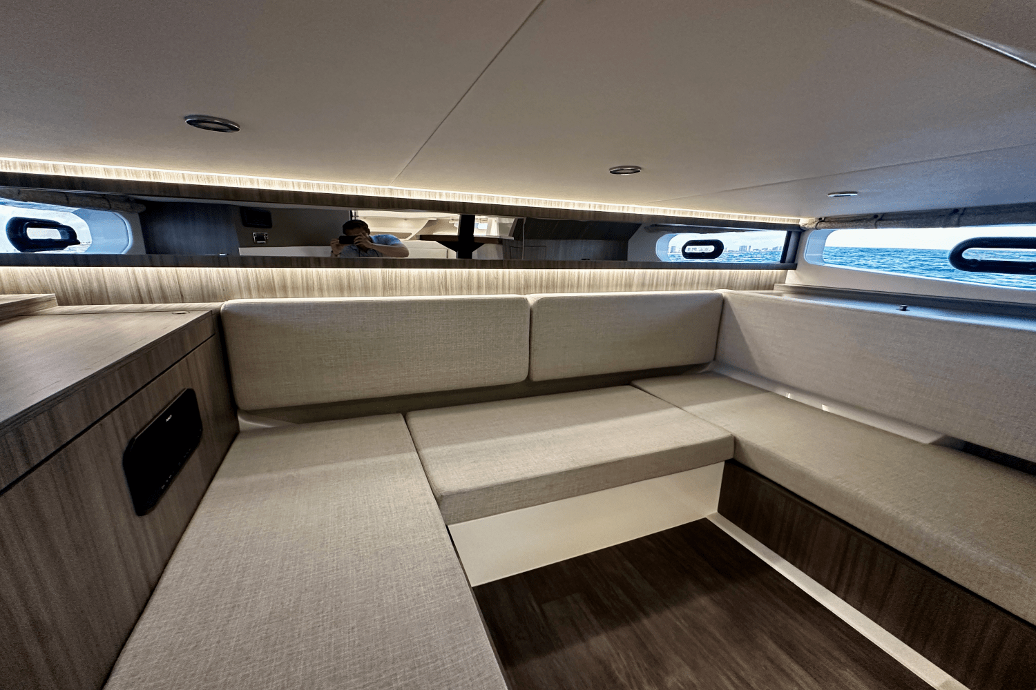 2025 Sea Ray Sundancer 370 Outboard Image Thumbnail #41