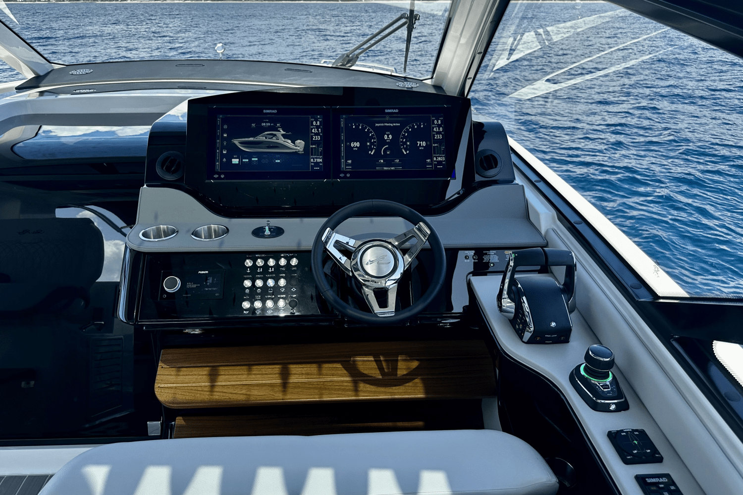 2025 Sea Ray Sundancer 370 Outboard Image Thumbnail #21