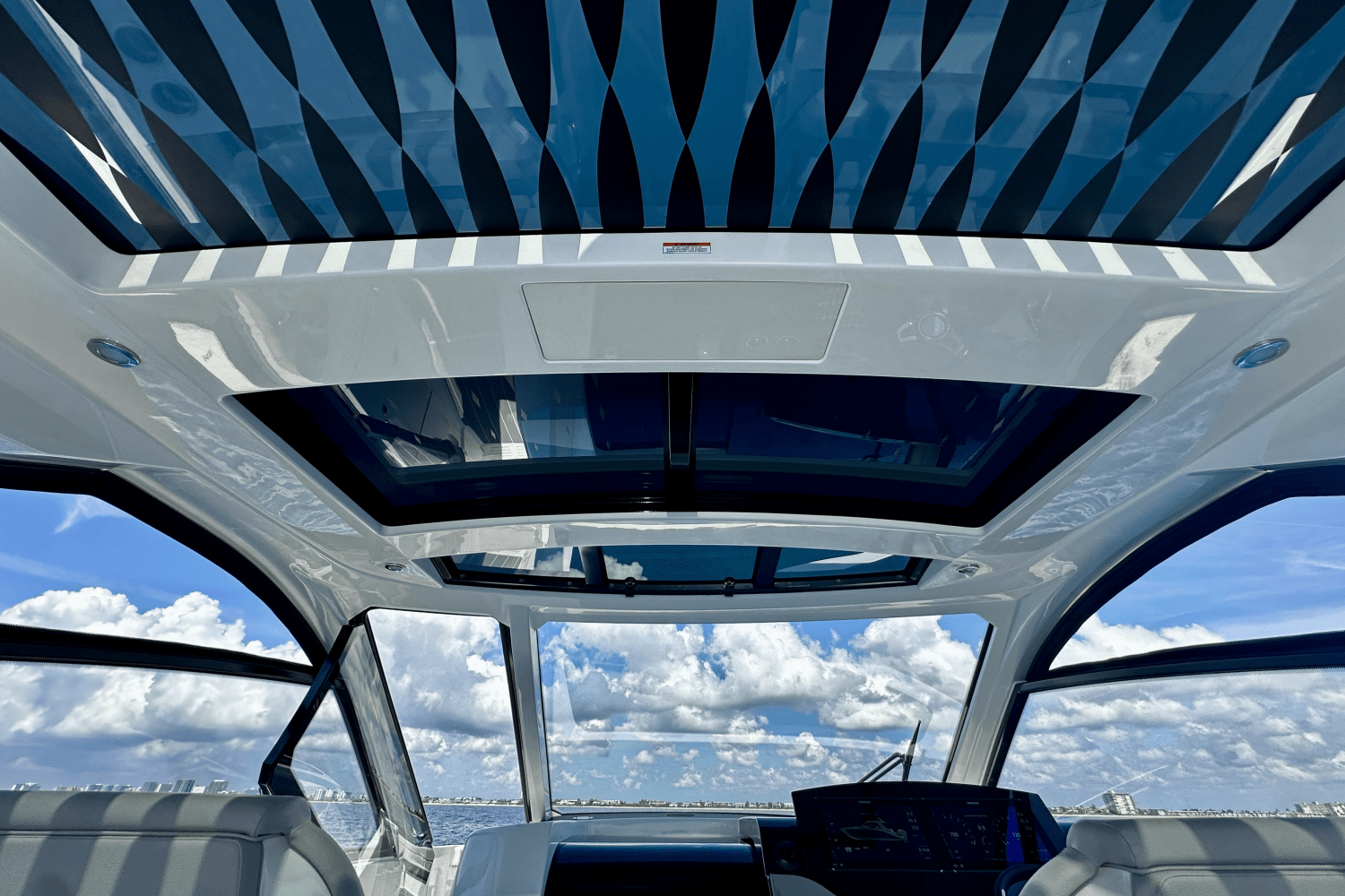 2025 Sea Ray Sundancer 370 Outboard Image Thumbnail #18