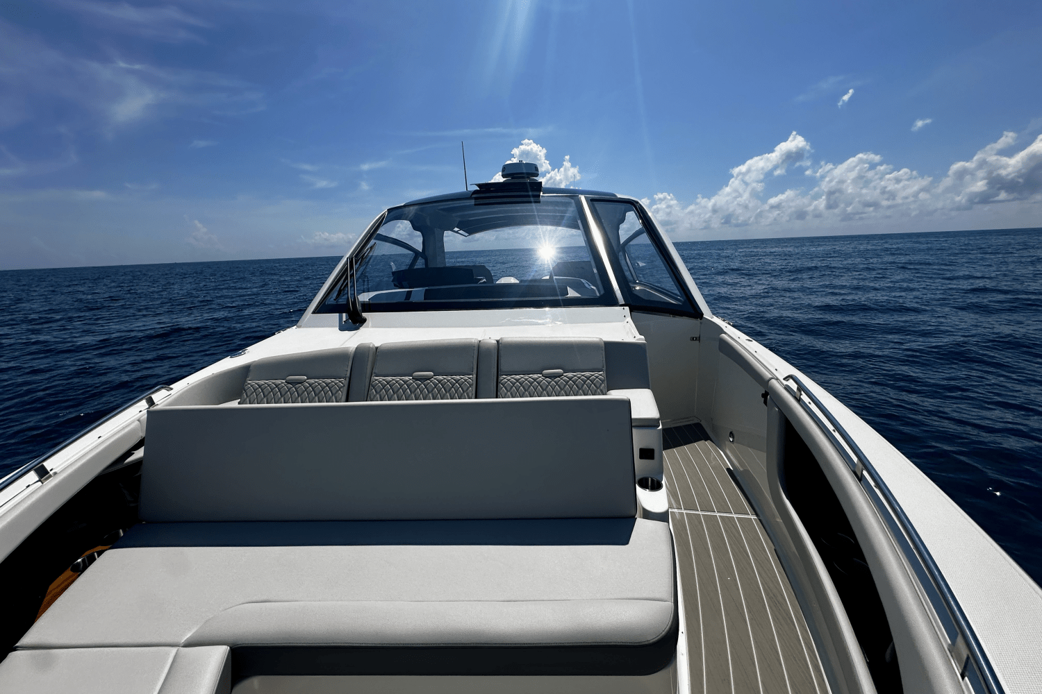2025 Sea Ray Sundancer 370 Outboard Image Thumbnail #29