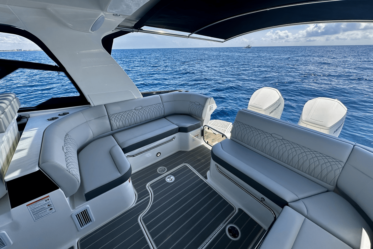 2025 Sea Ray Sundancer 370 Outboard Image Thumbnail #14