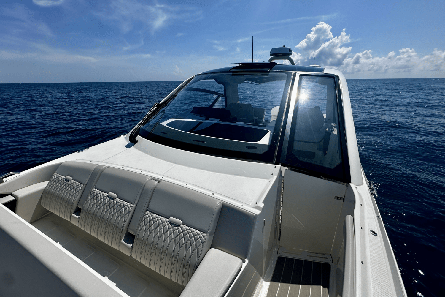 2025 Sea Ray Sundancer 370 Outboard Image Thumbnail #30