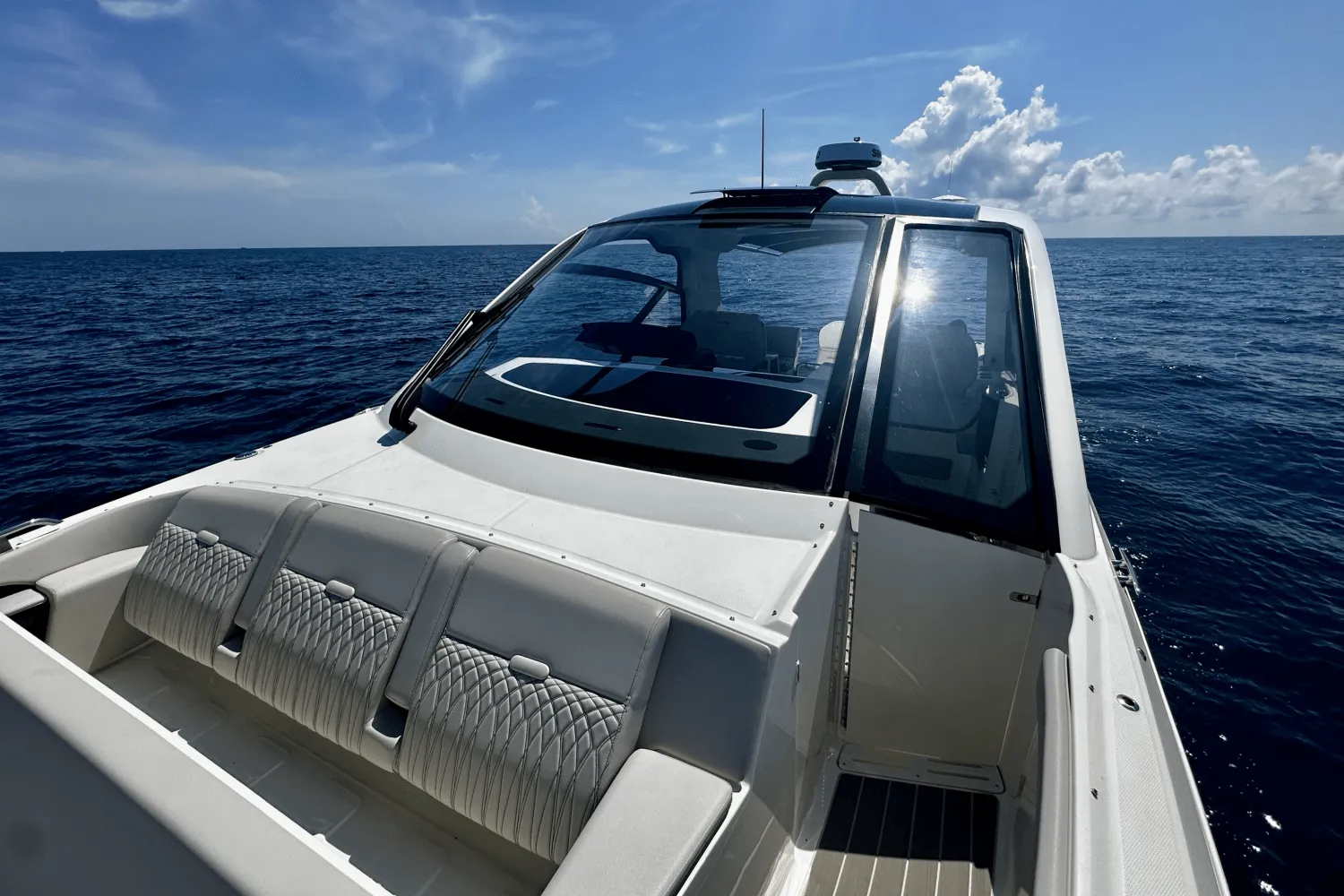 2025 Sea Ray Sundancer 370 Outboard Image Thumbnail #30