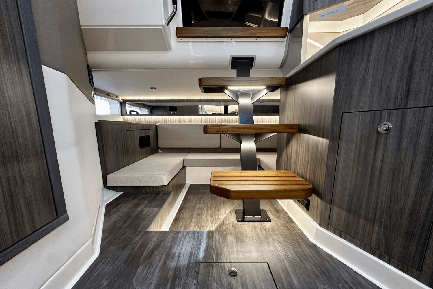 2025 Sea Ray Sundancer 370 Outboard Image Thumbnail #39
