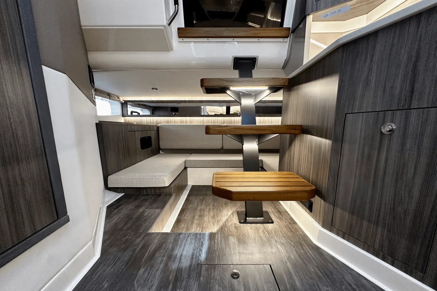 2025 Sea Ray Sundancer 370 Outboard Image Thumbnail #39