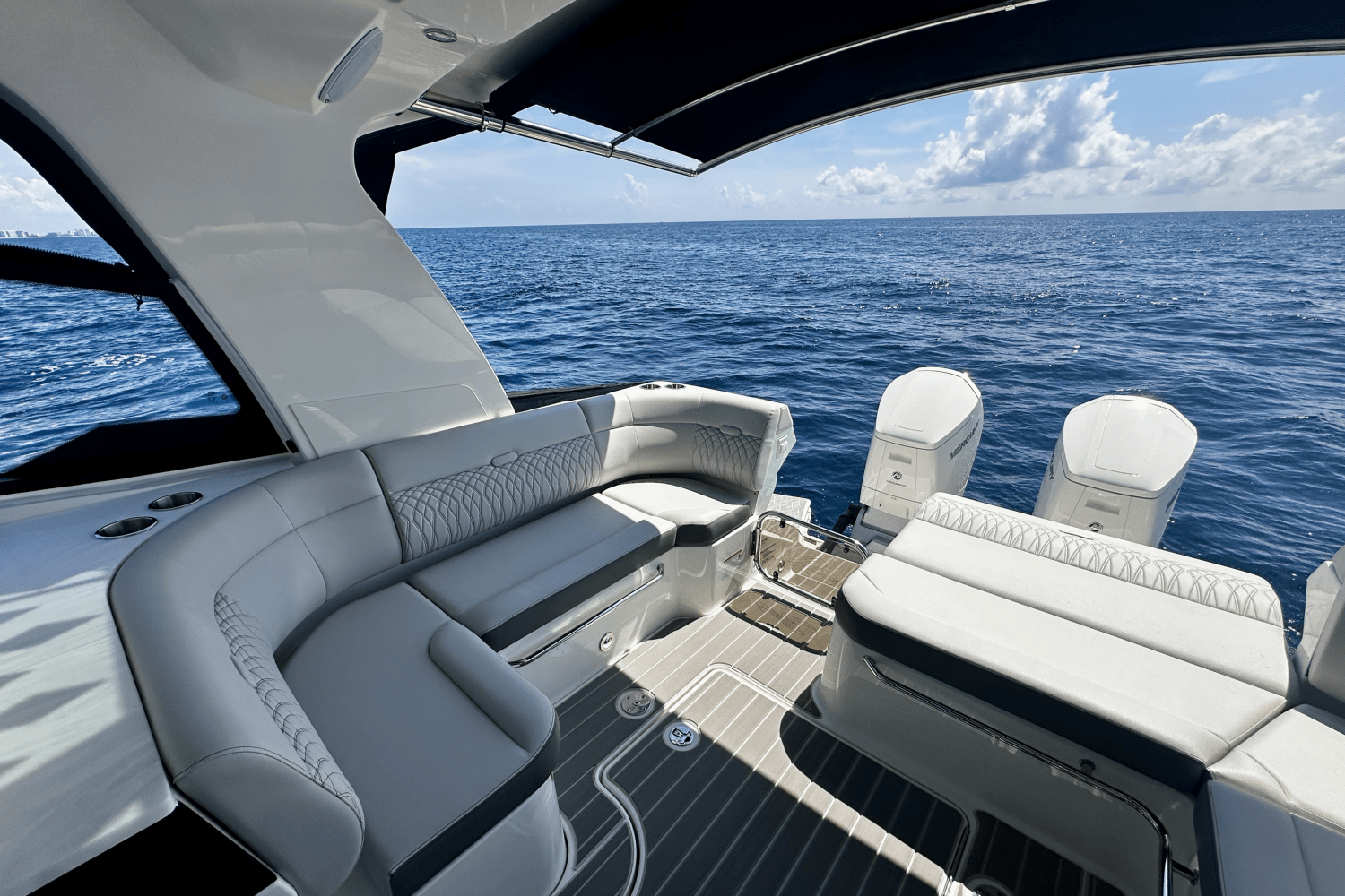2025 Sea Ray Sundancer 370 Outboard Image Thumbnail #13